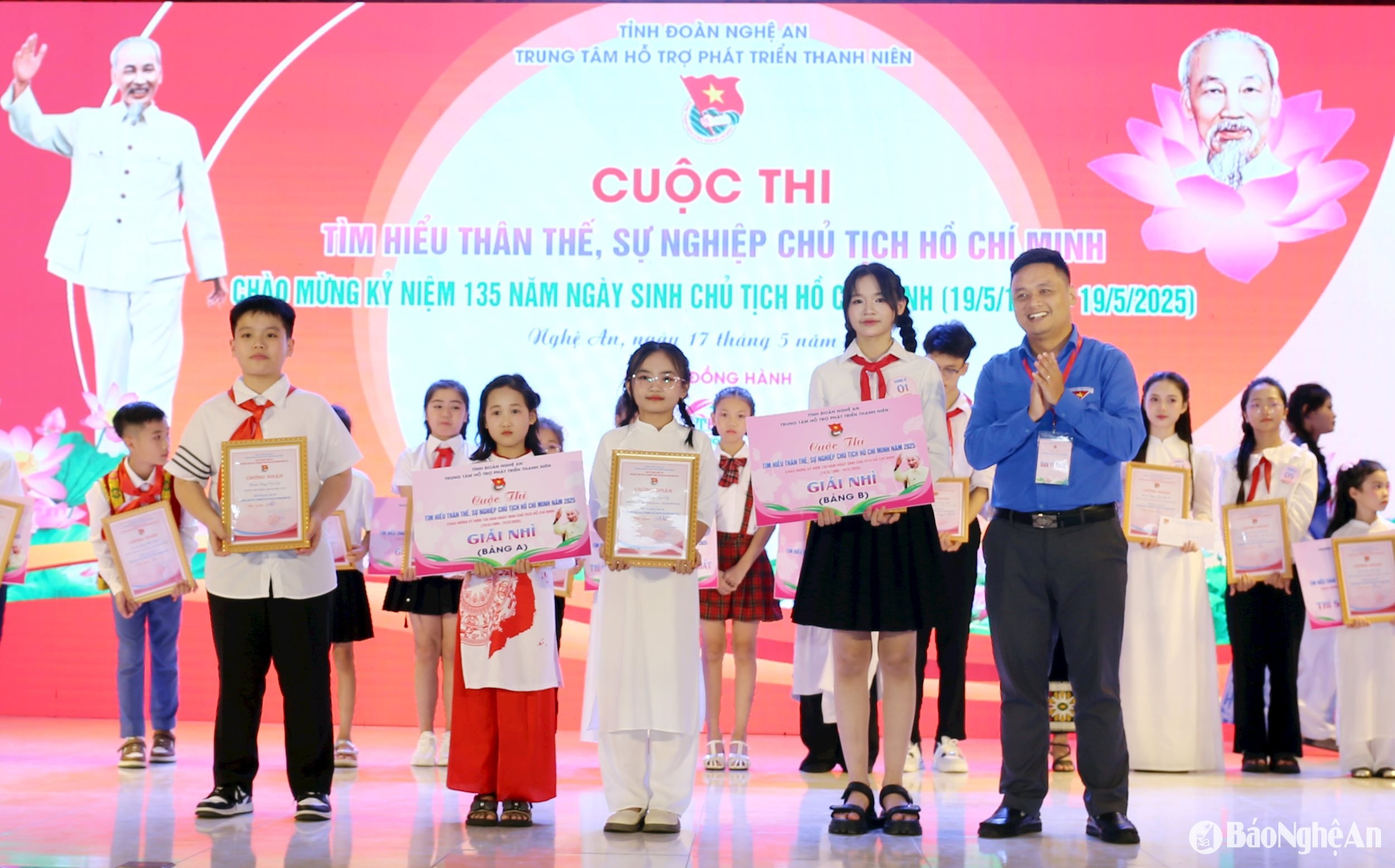 រូបថត 4 រង្វាន់ទីពីរ