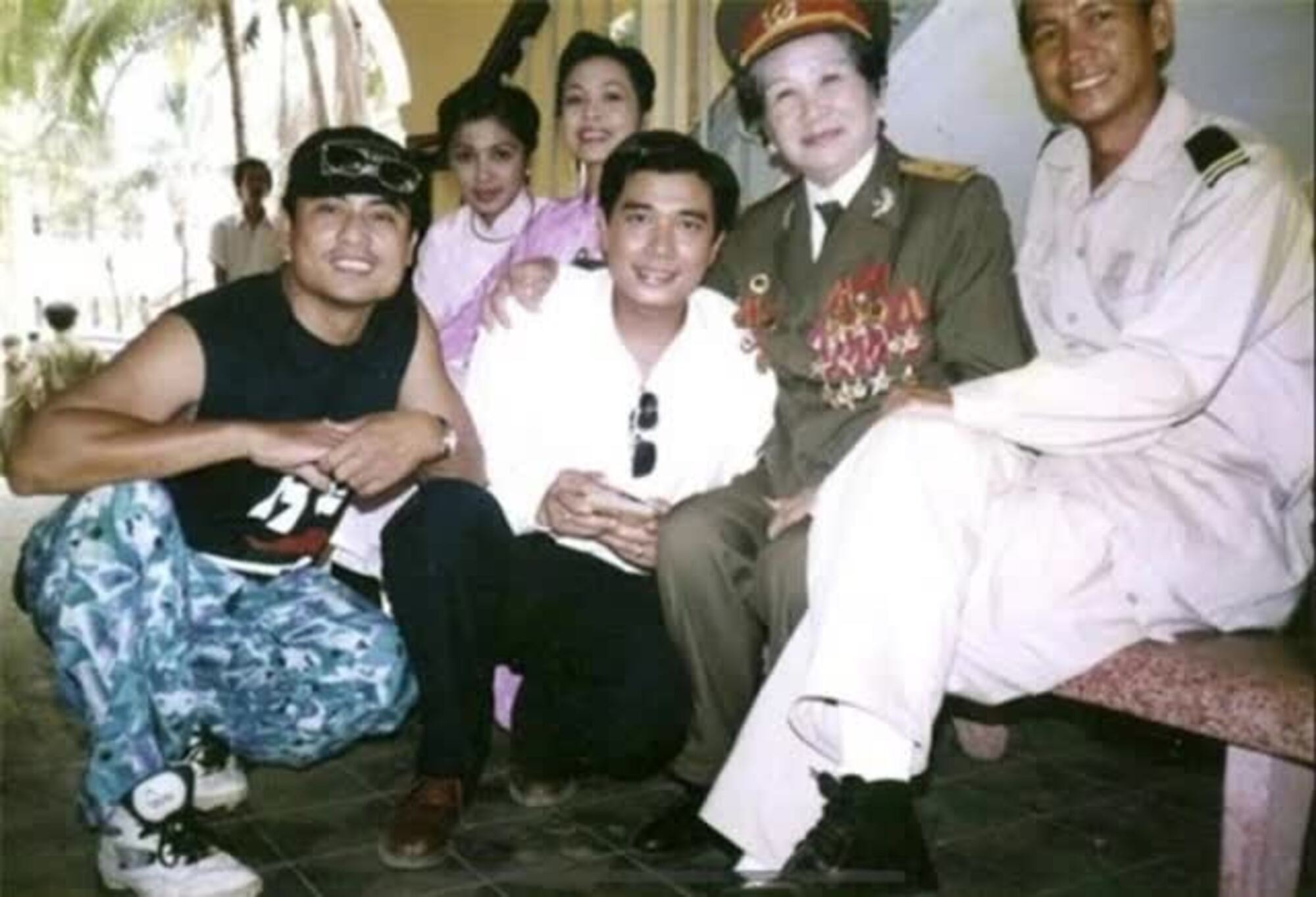 Năm 1954, bà Phấn ra Hà Nội, học tiếp lấy bằng Đại học Kinh tế, sang Liên Xô học ngành tình báo. Năm 1962, bà trở lại miền Nam hoạt động tình báo, phụ trách hoạt động tình báo trong đội ngũ đầu não cao cấp nhất chính quyền Sài Gòn.
