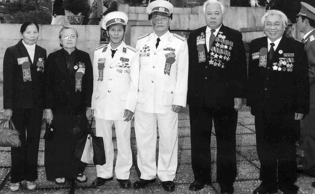 Bà Đặng Hoàng Ánh (thứ 2, từ phải qua) là đại biểu duy nhất của tỉnh Lâm Đồng tham dự Cuộc gặp mặt tôn vinh các nhân chứng lịch sử 40 năm Tổng tấn công và nổi dậy Tết Mậu Thân – Xuân 1968, tại Hà Nội, tháng 2/2008. Năm 2018 bà qua đời ở tuổi 86.