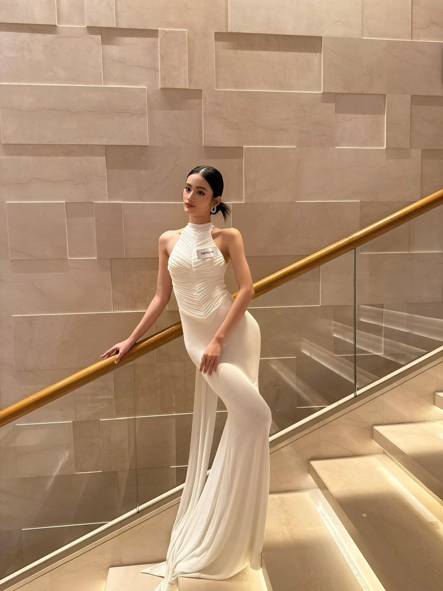 Đại diện Việt Nam được chuyên trang Missosology khen ngợi về dáng vóc cân đối, thần thái quyến rũ, duyên dáng và sự thân thiện.