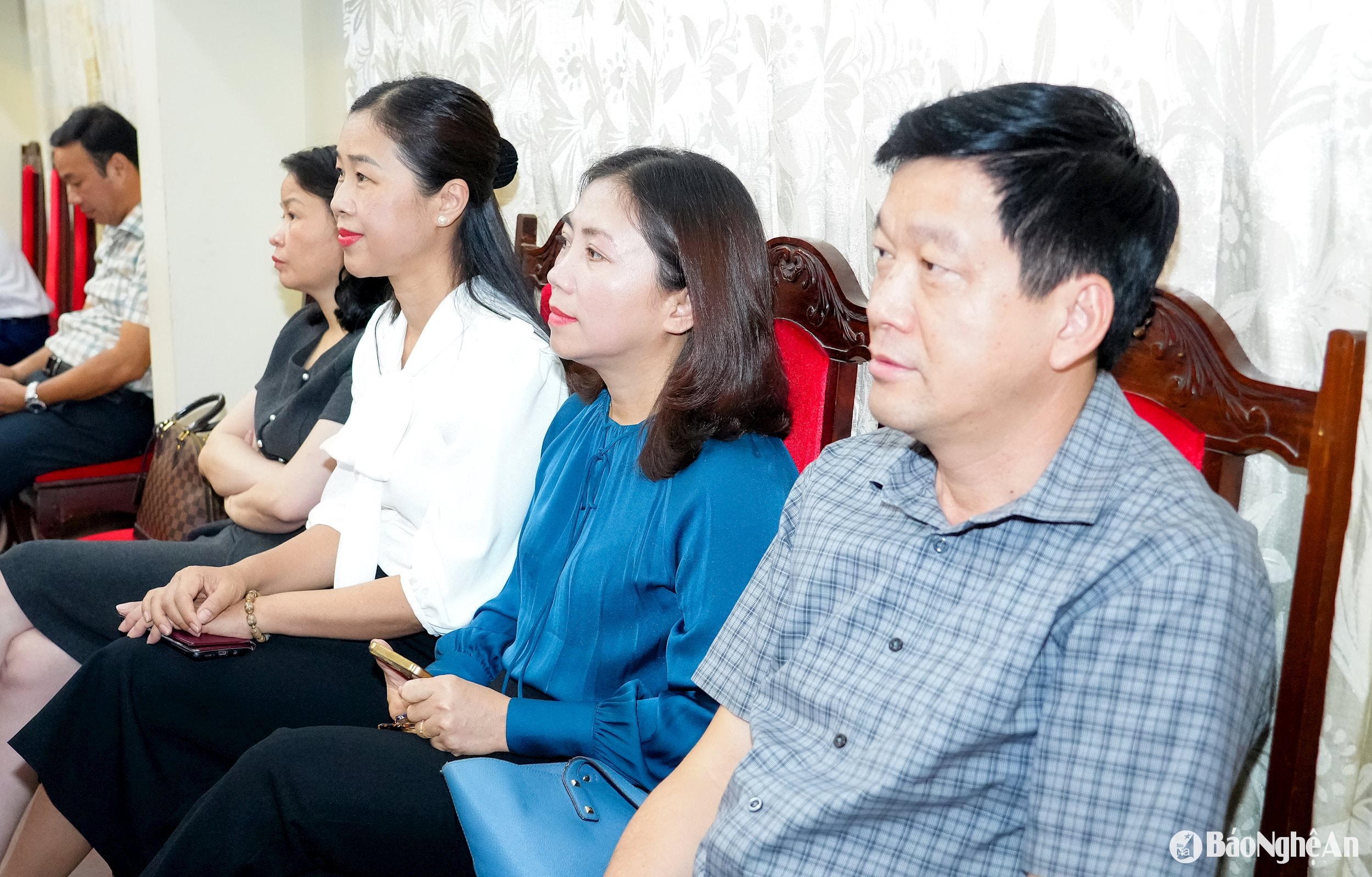 Lãnh đạo các ban, sở, ngành, tổ chức chính trị - xã hội tham dự hội nghị tại điểm cầu tỉnh Nghệ An. Ảnh: Phạm Bằng