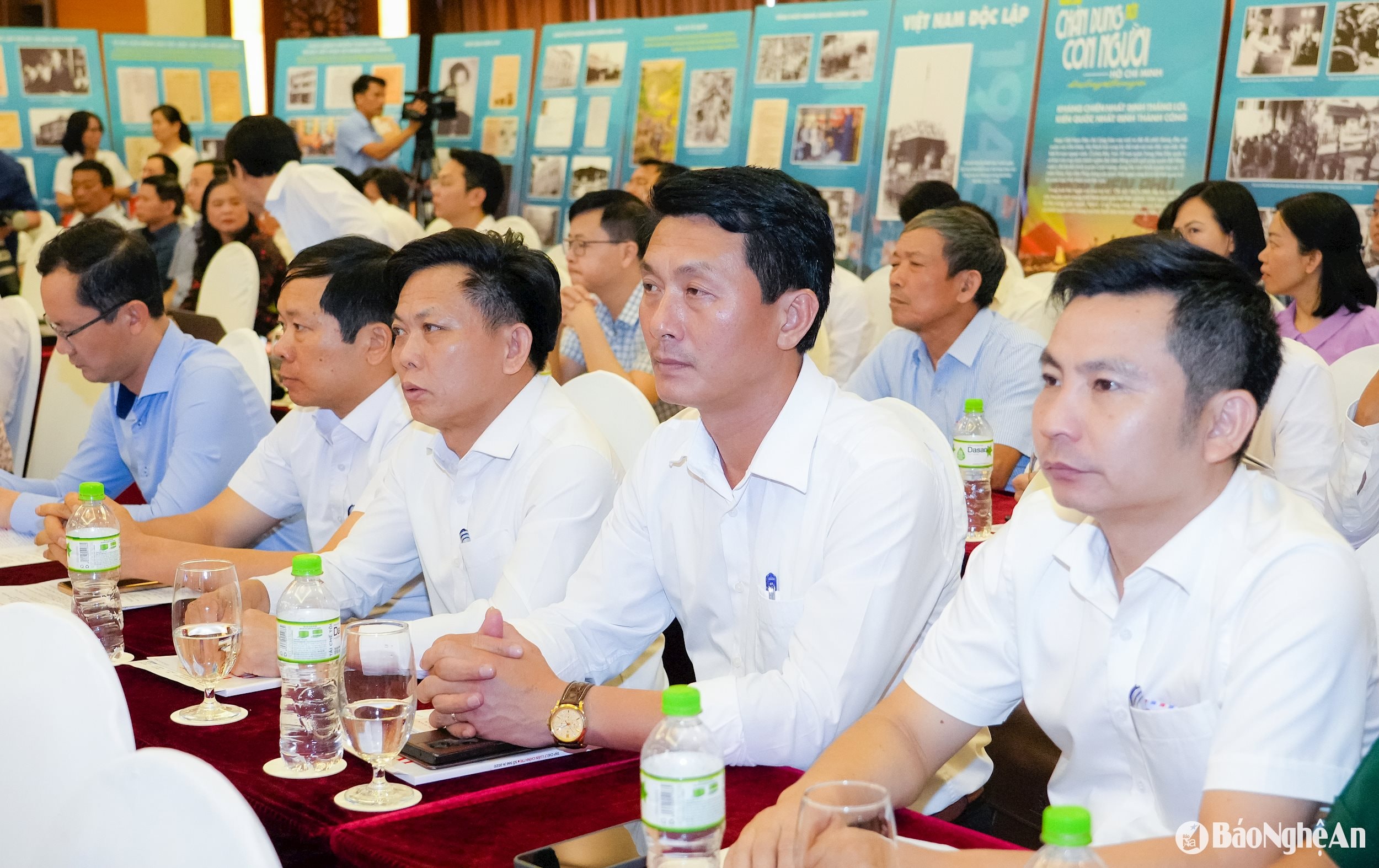 Các đại biểu tham dự hội thảo. Ảnh: Phạm Bằng