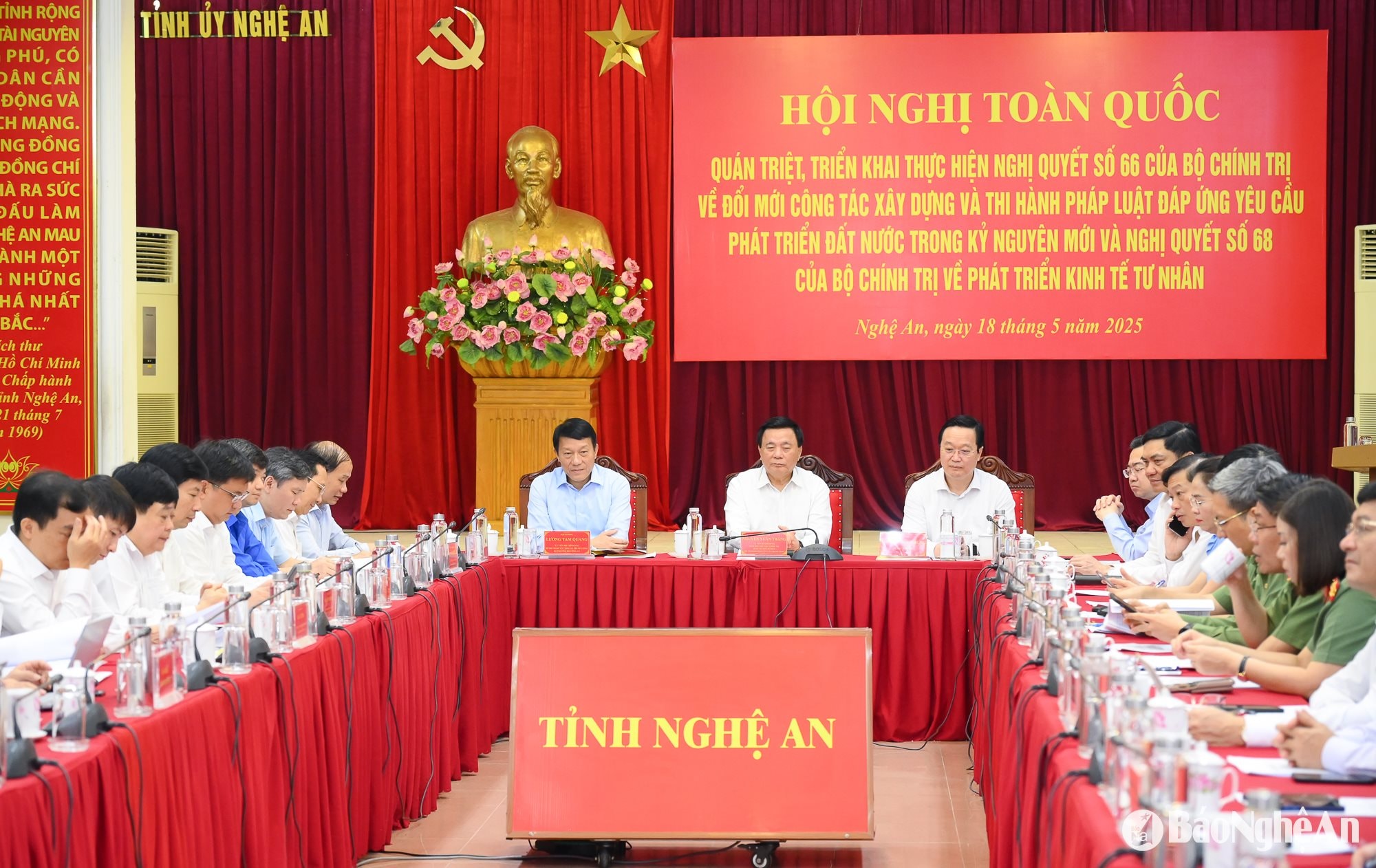 Hội nghị toàn quốc quán triệt, triển khai nghị quyết của Bộ Chính trị về xây dựng và thi hành pháp luật; phát triển kinh tế tư nhân 