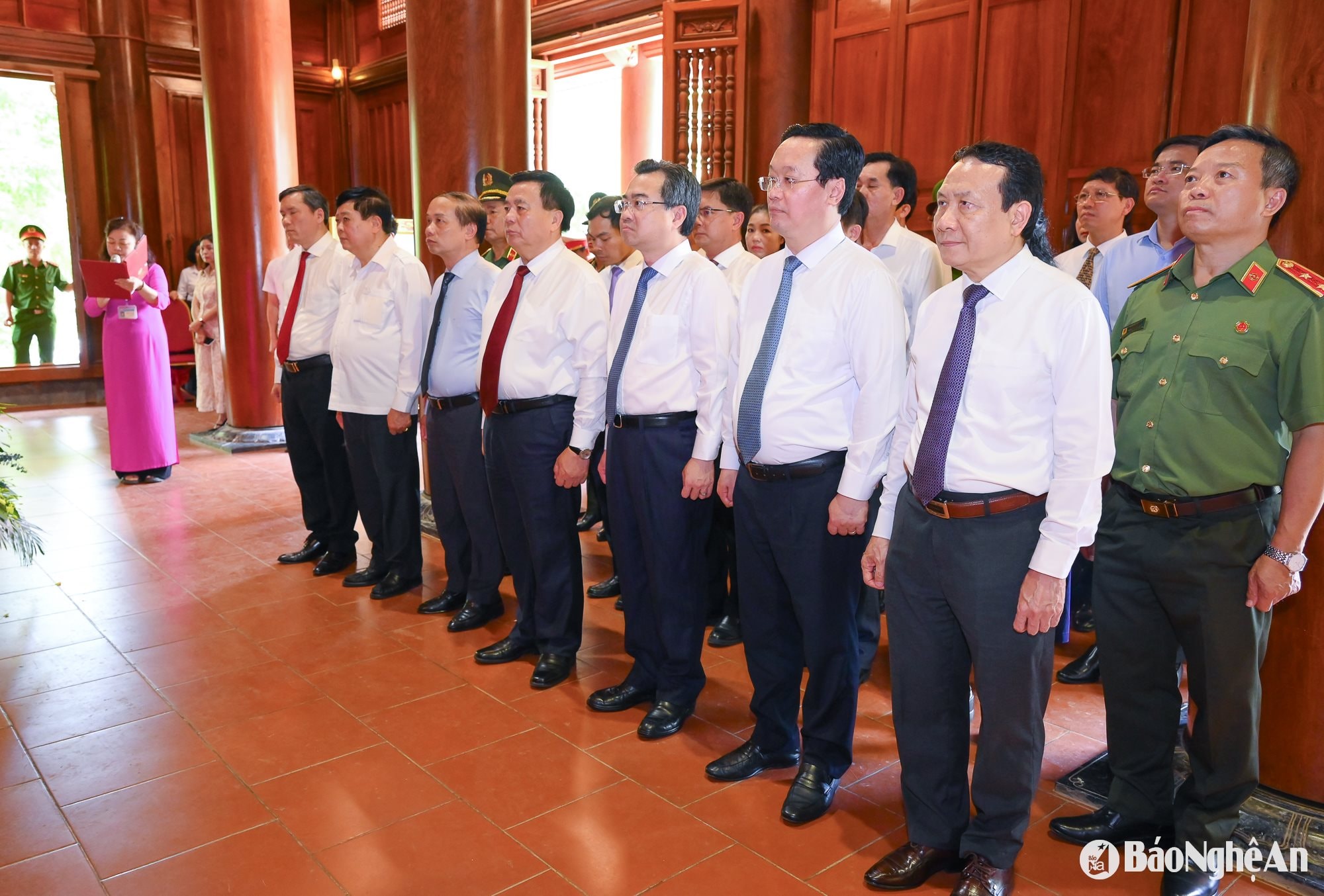 Đoàn đại biểu tưởng niệm Chủ tịch Hồ Chí Minh. Ảnh: Thành Cường