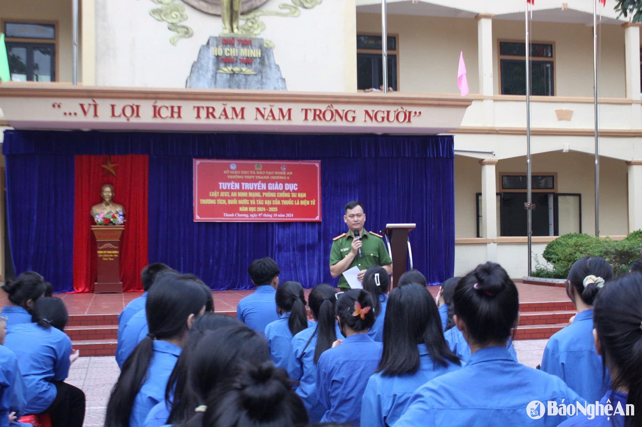Một buổi tuyên truyền về phòng chống thuốc lá điện tử tại Trường THPT Thanh Chương 3. Ảnh - NTCC