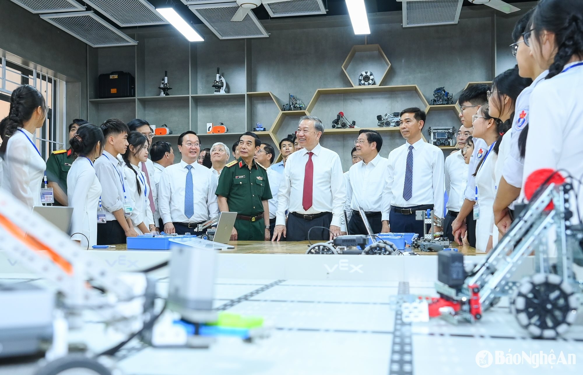 bna_tong-bi-thu-lv-voi-nghe-an-162-17b77974aabace8314d387498910eac7.jpg