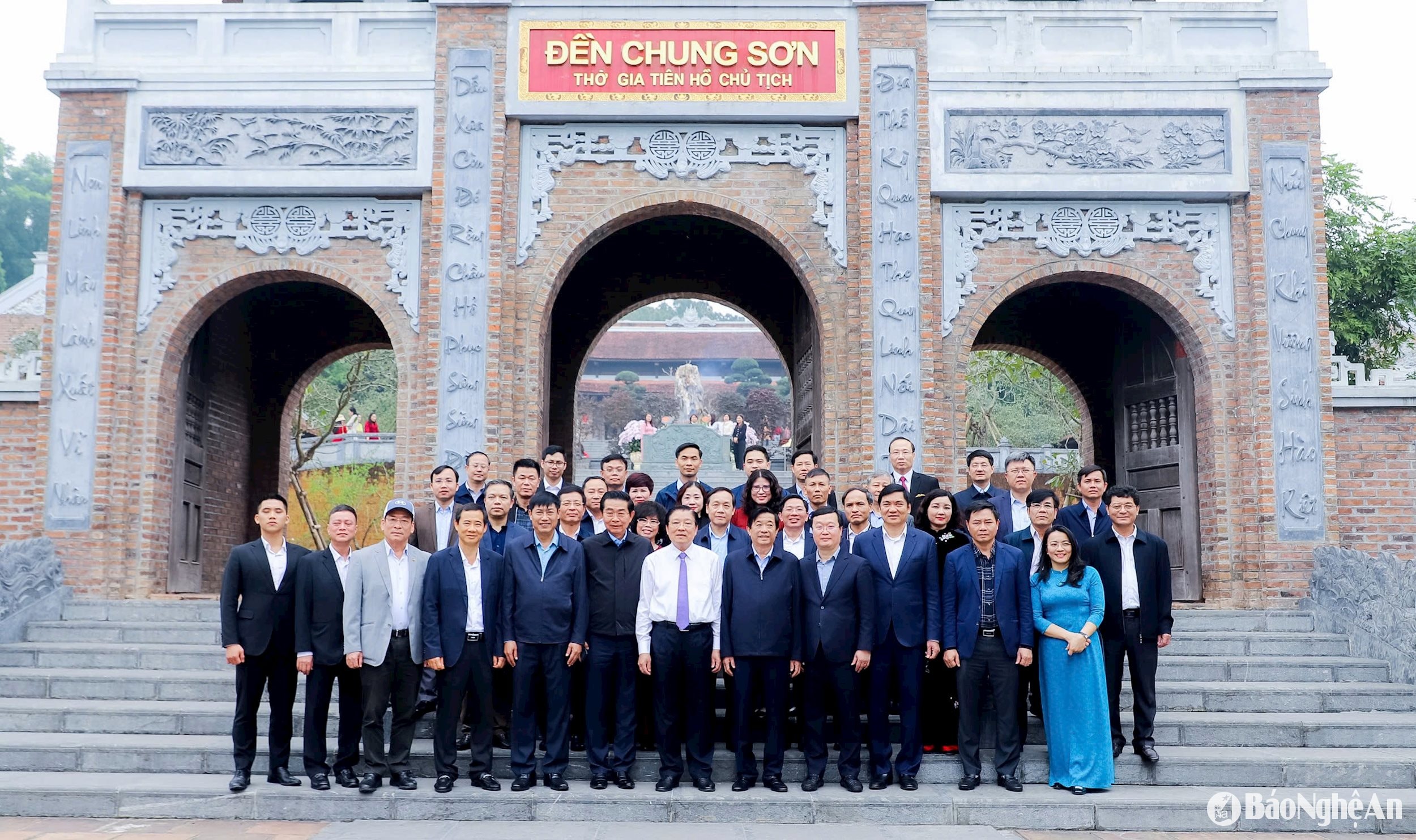 Tổng Bí thư Tô Lâm và đoàn công tác Trung ương tại Đền Chung Sơn - Đền thờ gia tiên Chủ tịch Hồ Chí Minh.