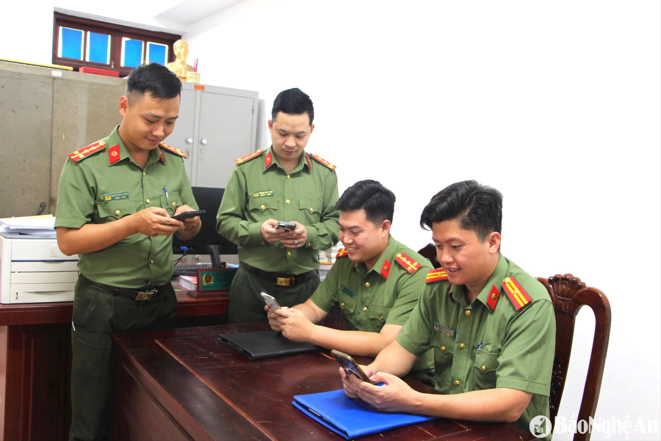 ban-thanh-nien-cong-an-tinh-tham-gia-dong-gop-y-kien-tren-ung-dung-vneid.jpg