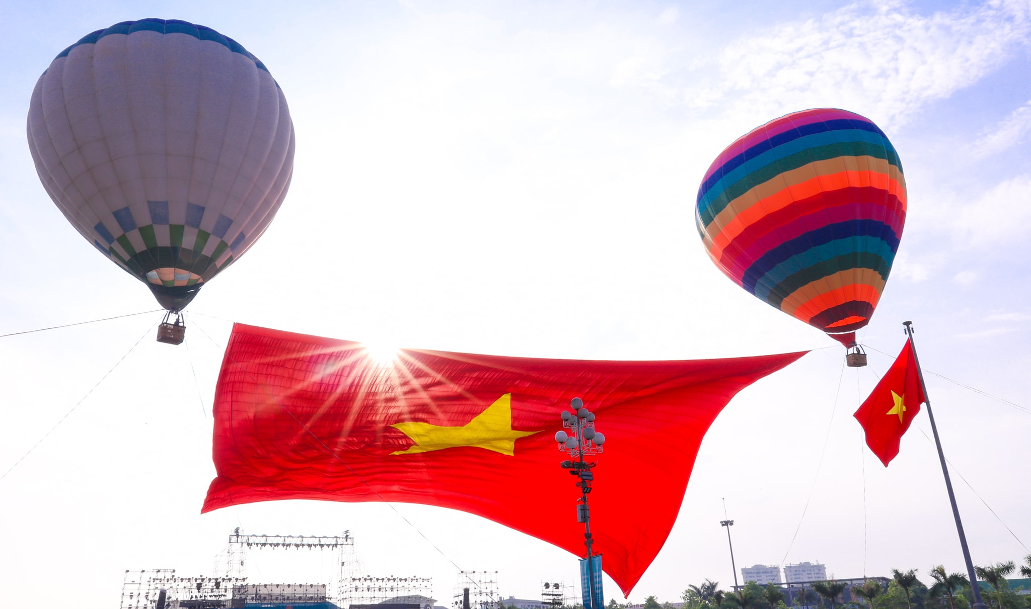 'Bộ tứ trụ cột' Nghị quyết Trung ương giúp Việt Nam cất cánh