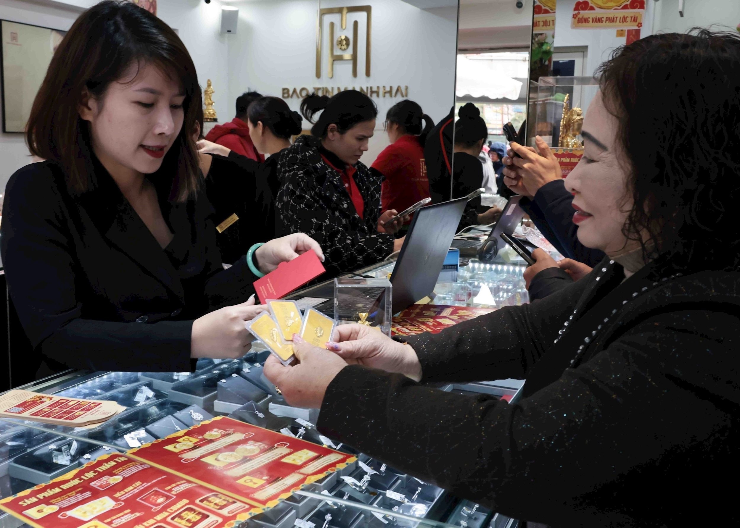 Giá vàng hôm nay 20/5: Giá vàng tăng hơn 1 triệu do số liệu kinh tế Trung Quốc