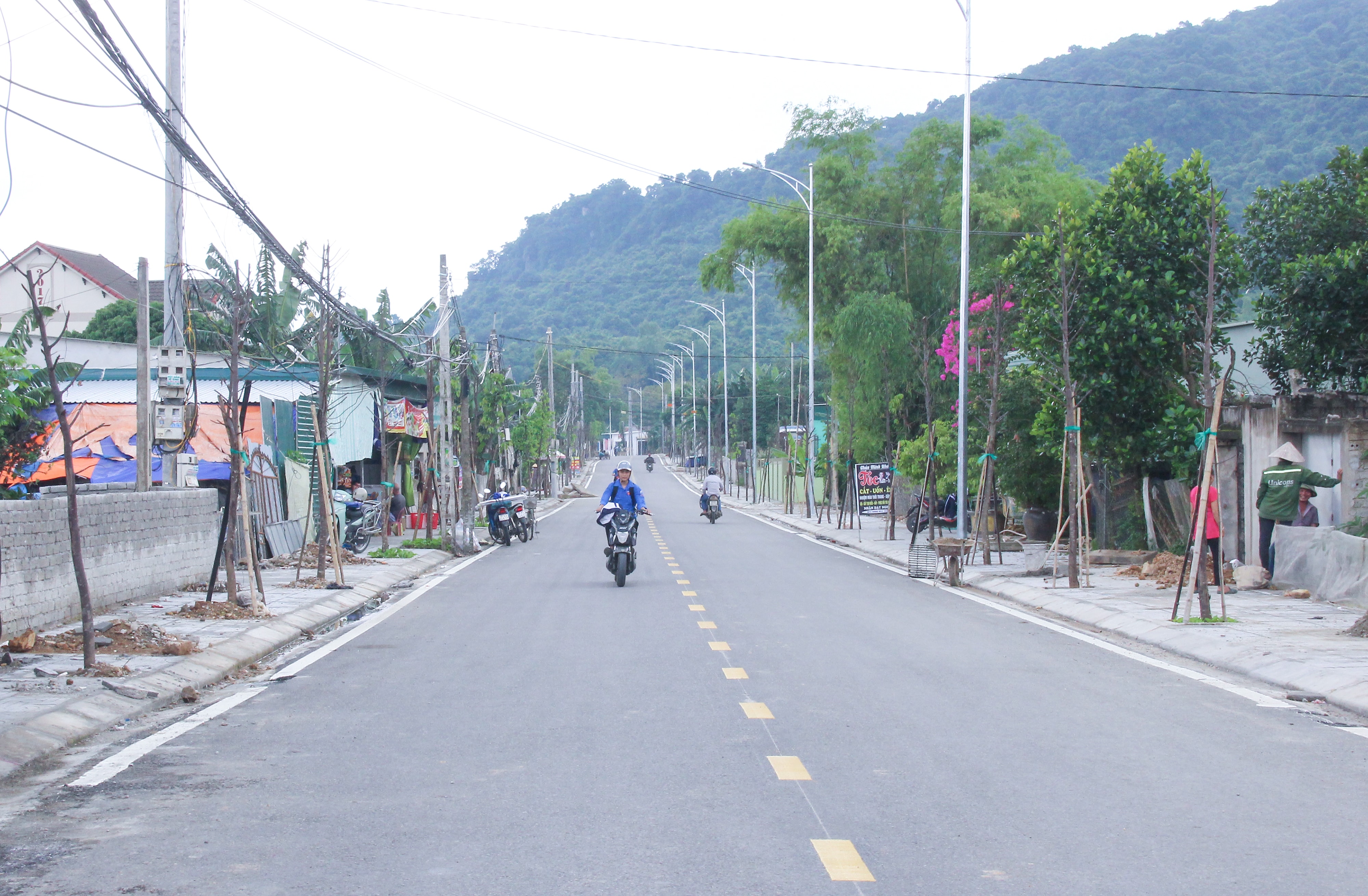Tuyến đường giao thông được mở rộng, nâng cấp bằng sự tự nguyện hiến đất của người dân xã Tăng Thành (huyện Yên Thành). Ảnh: Mai Hoa