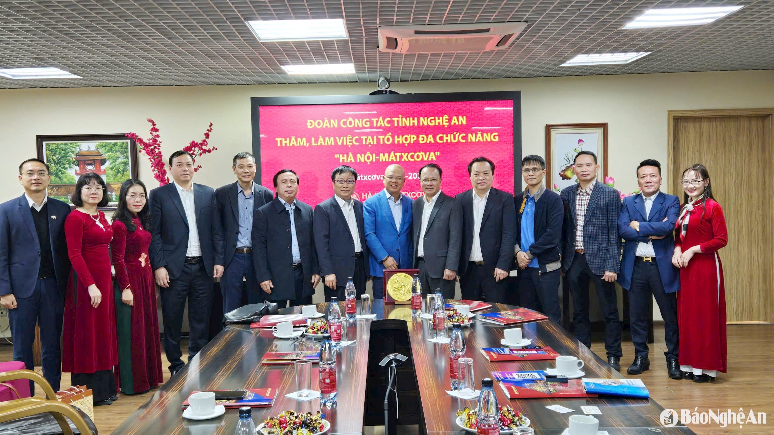  Đoàn công tác tỉnh Nghệ An làm việc với Hội đồng hương Nghệ An tại Nga