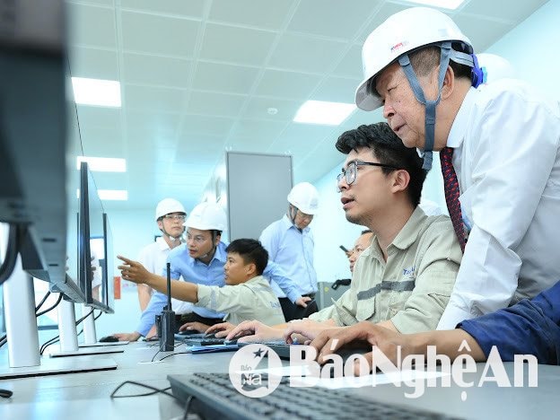 Tham quan, kiểm tra hệ điều hành Hệ thống. Ảnh: Thành Cường