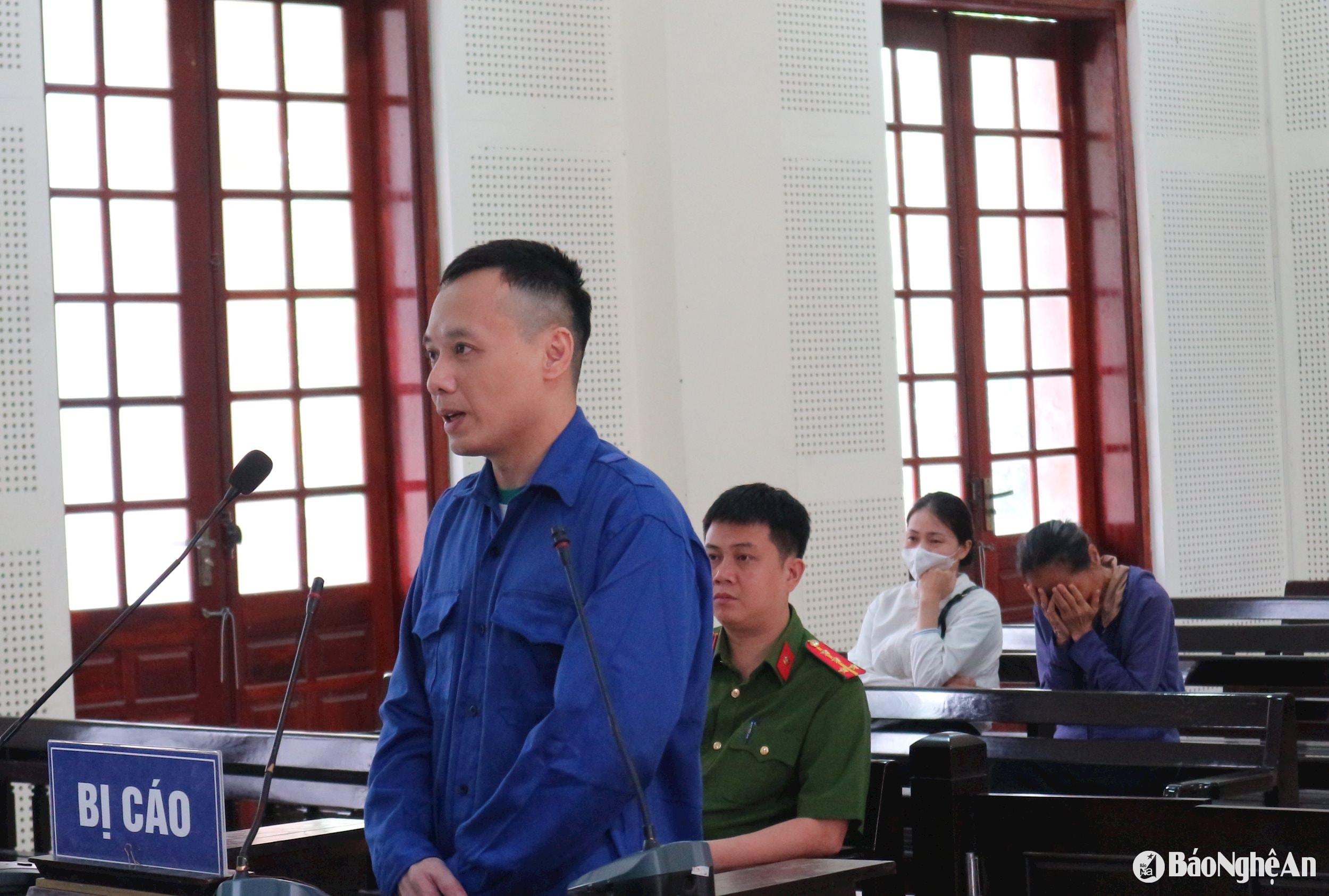 Mạo danh cán bộ, chiếm đoạt tiền bằng chiêu trò xin việc và xuất khẩu lao động