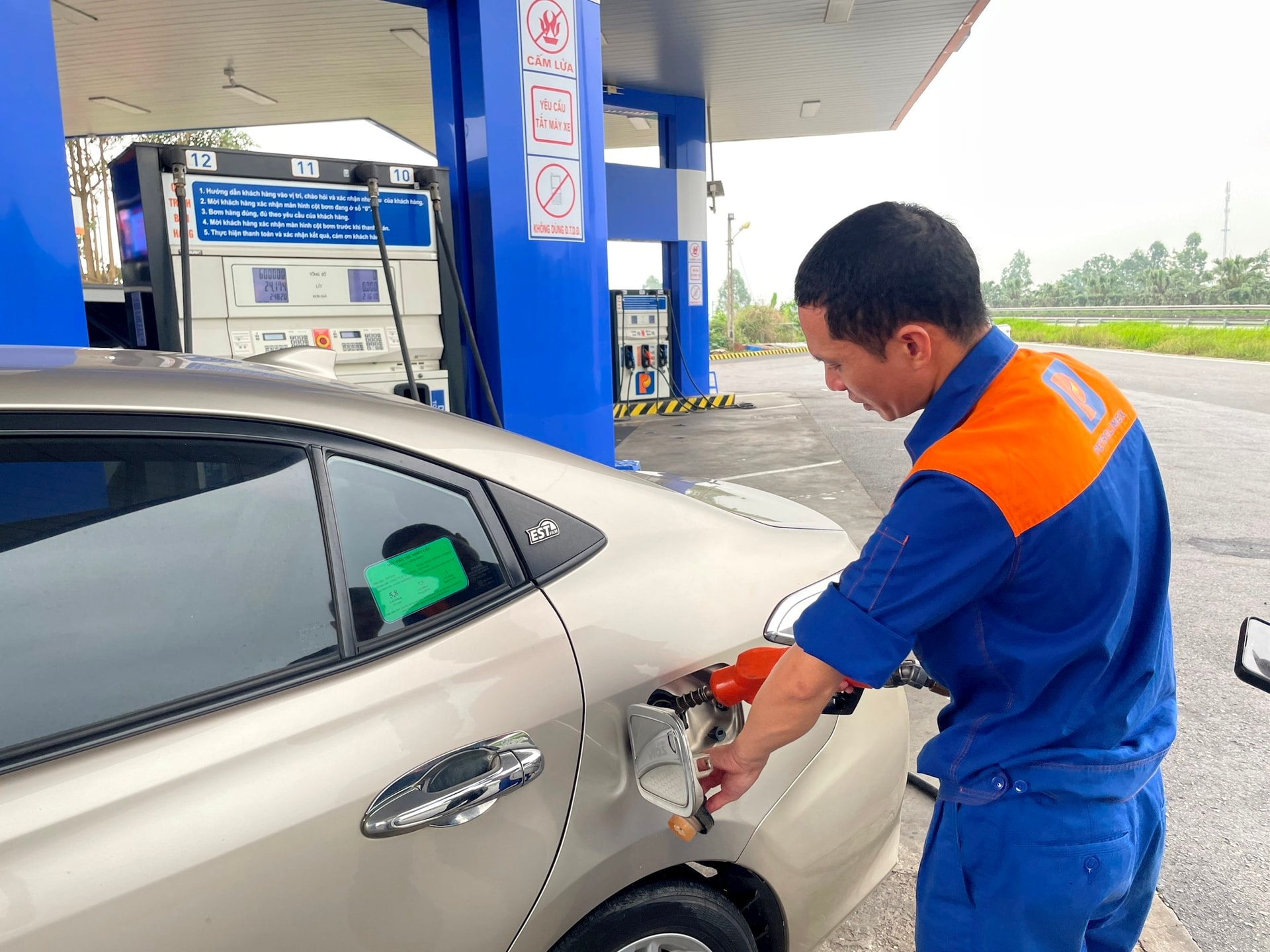 Giá xăng dầu hôm nay 22/5: Dầu thô trượt dốc, giá xăng dầu trong nước khó dự đoán