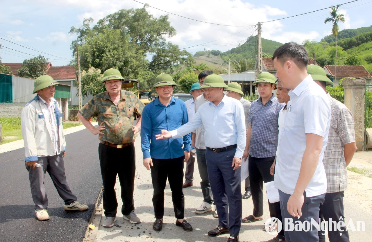 Phó Chủ tịch UBND tỉnh Nghệ An Hoàng Phú Hiền kiểm tra các dự án trên địa bàn huyện Quỳ Hợp