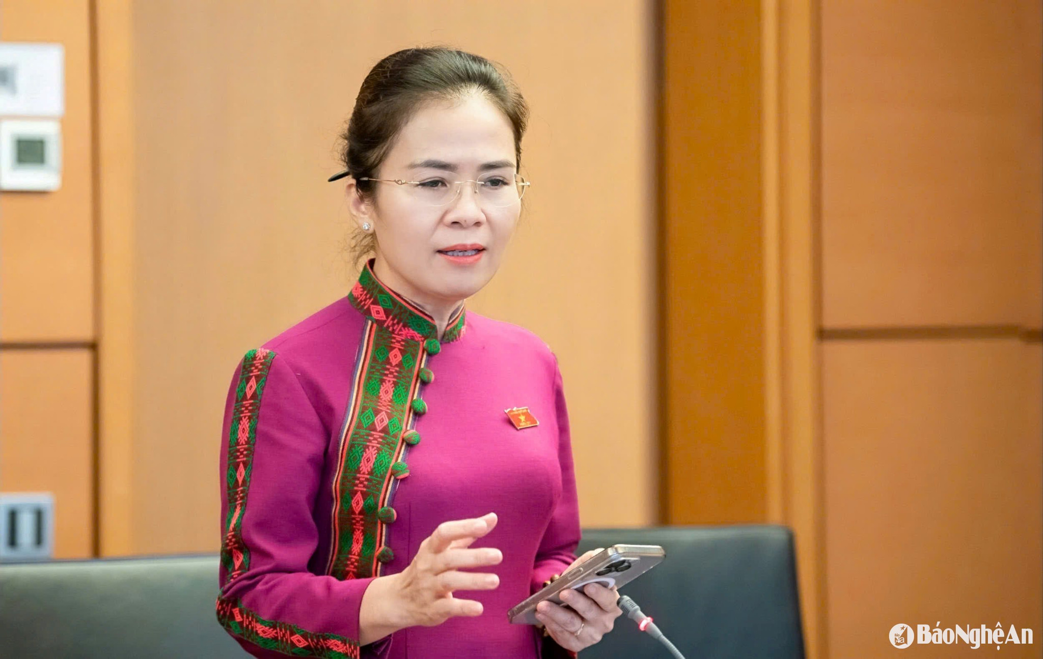 Đại biểu Quốc hội Võ Thị Minh Sinh thảo luận về tính chất 'trực thuộc' của các tổ chức thành viên MTTQ Việt Nam