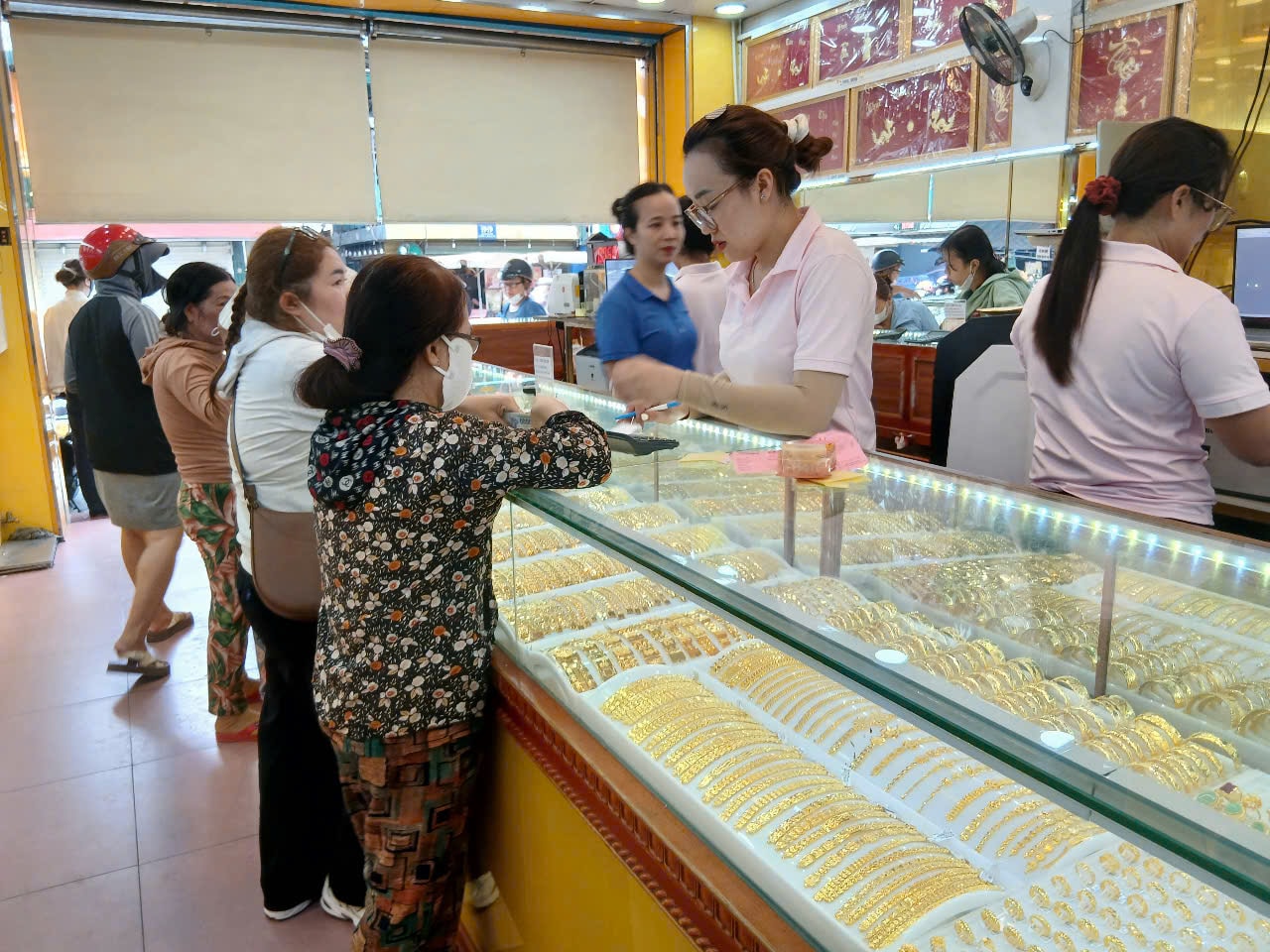 Giá vàng ngày 21/5/2025: Giá vàng tăng mạnh gần 2 triệu