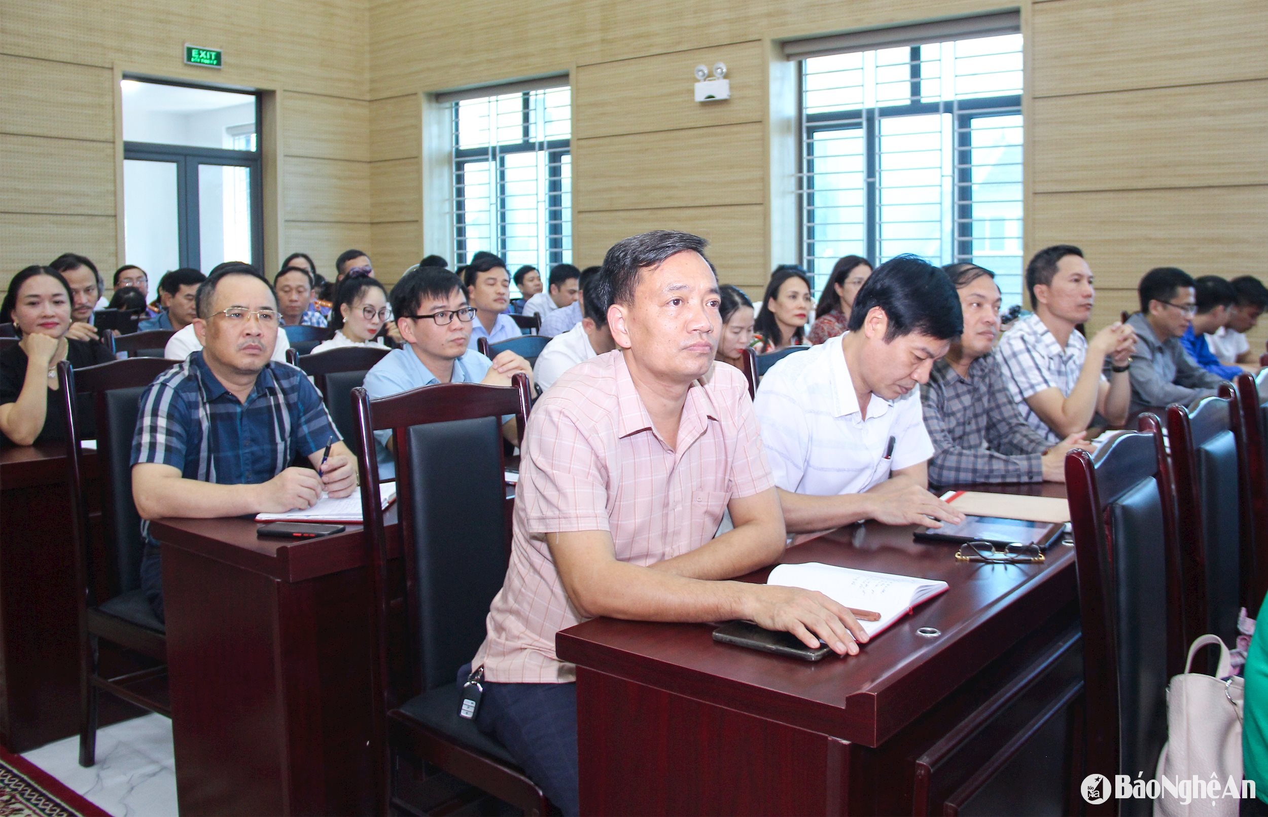 Cán bộ các tổ chức cơ sở Đảng trực thuộc tham gia hội nghị