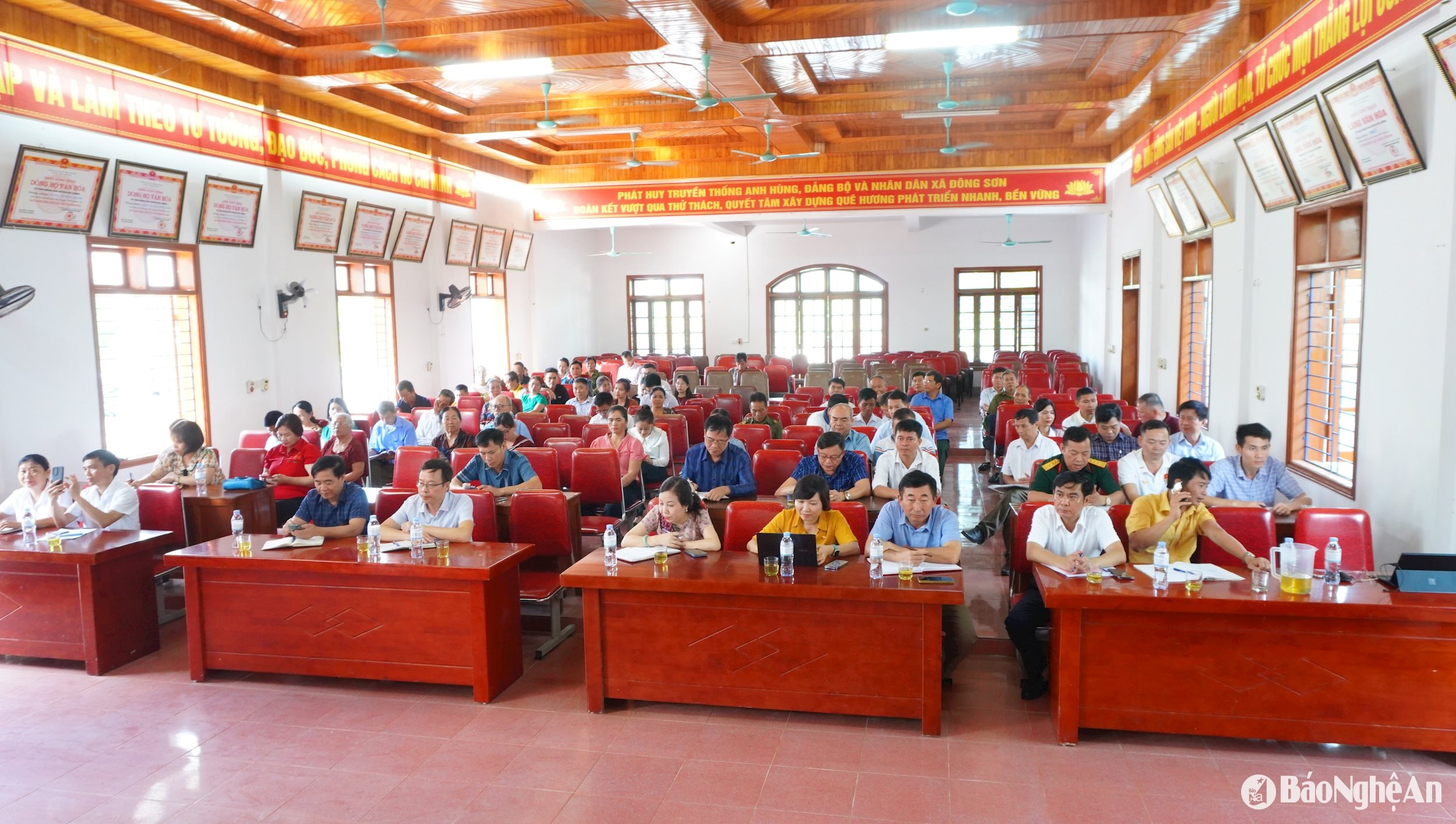 Các đại biểu dự Hội nghị