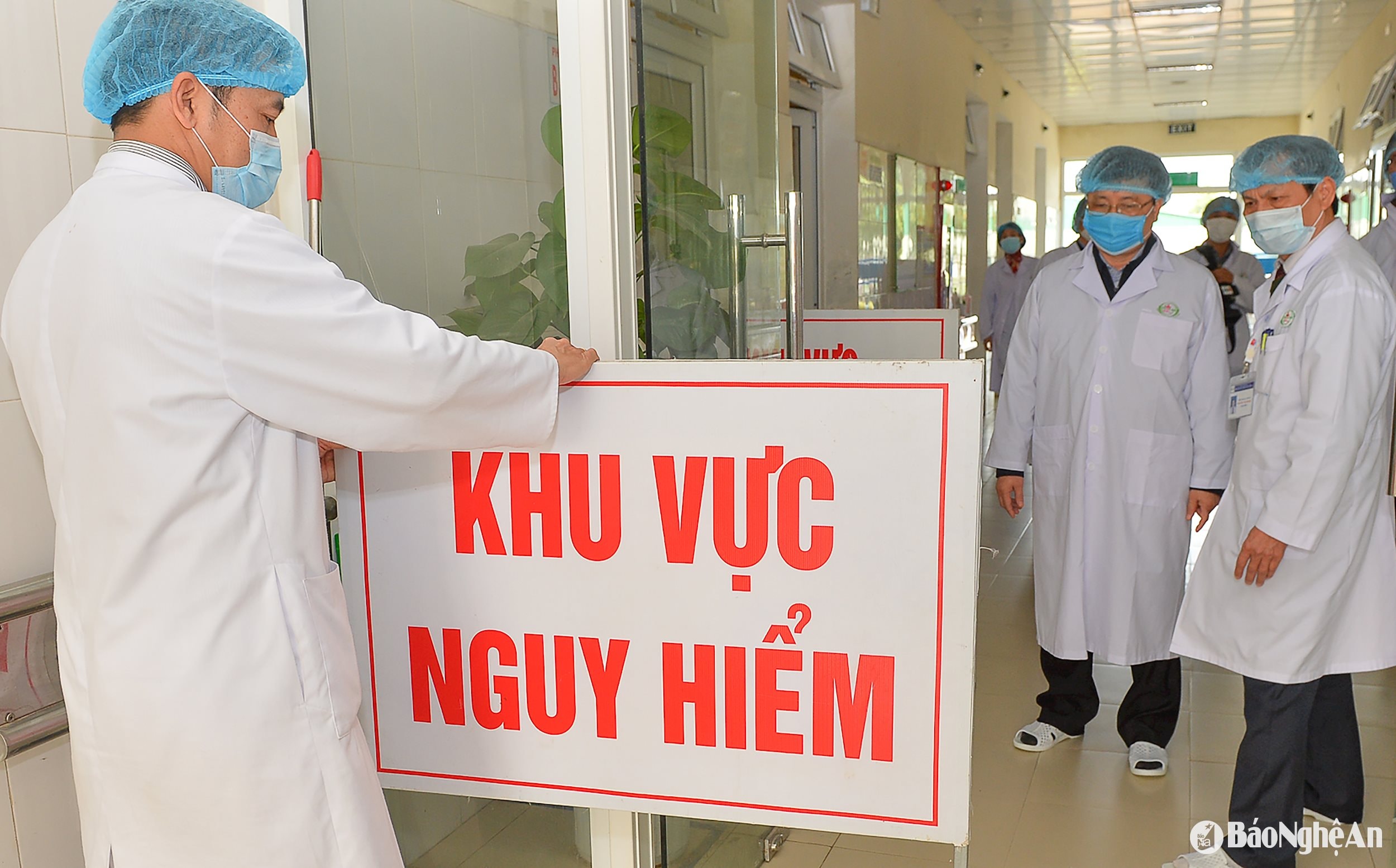 Tổ chức thiết lập khu vực cách ly đảm bảo tốt công tác phòng chống COVID-19. Ảnh Thành Cường