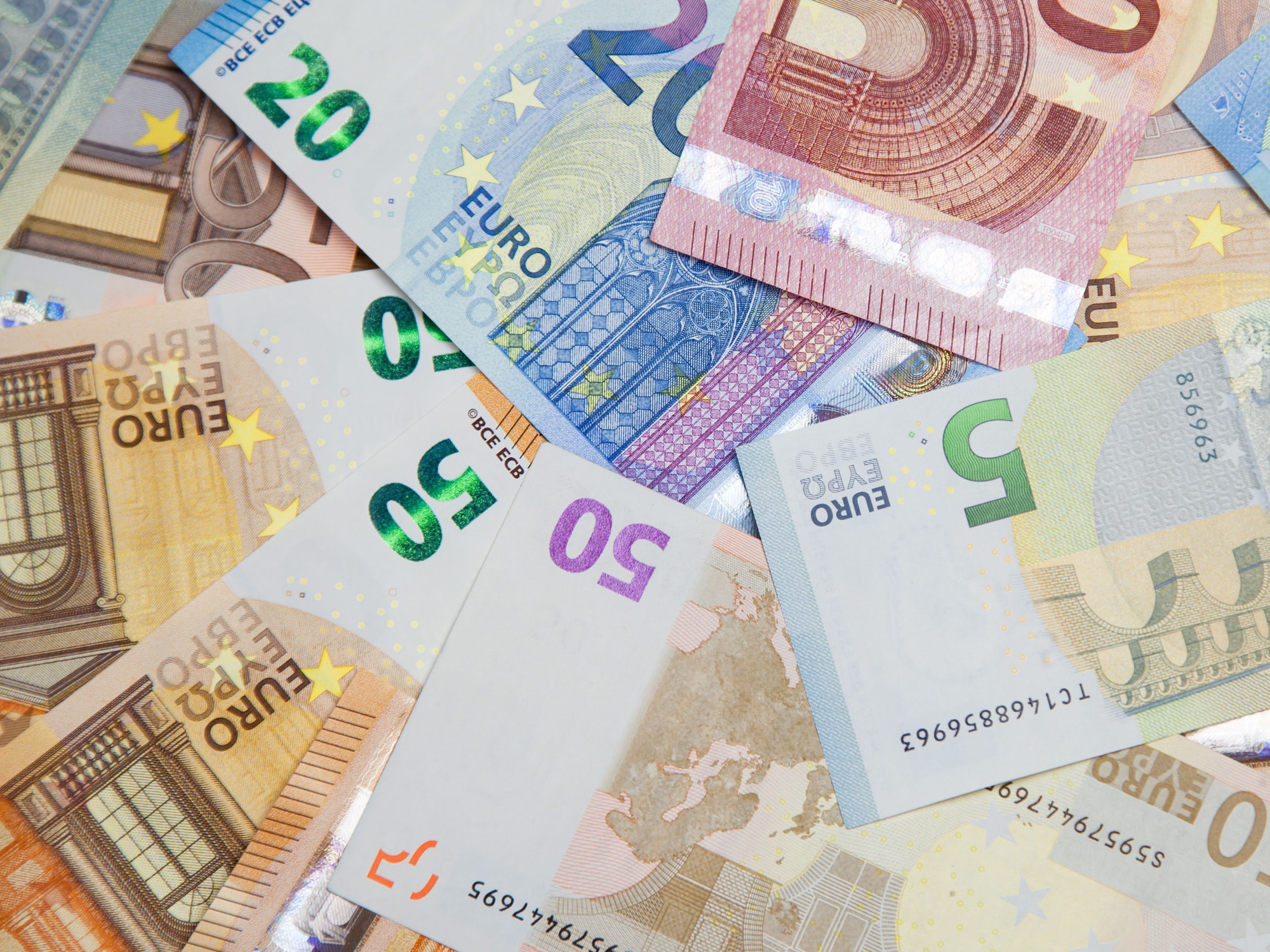 Tỷ giá Euro hôm nay 23/5/2025: Giá Euro giảm mạnh sau công bố chỉ số PMI