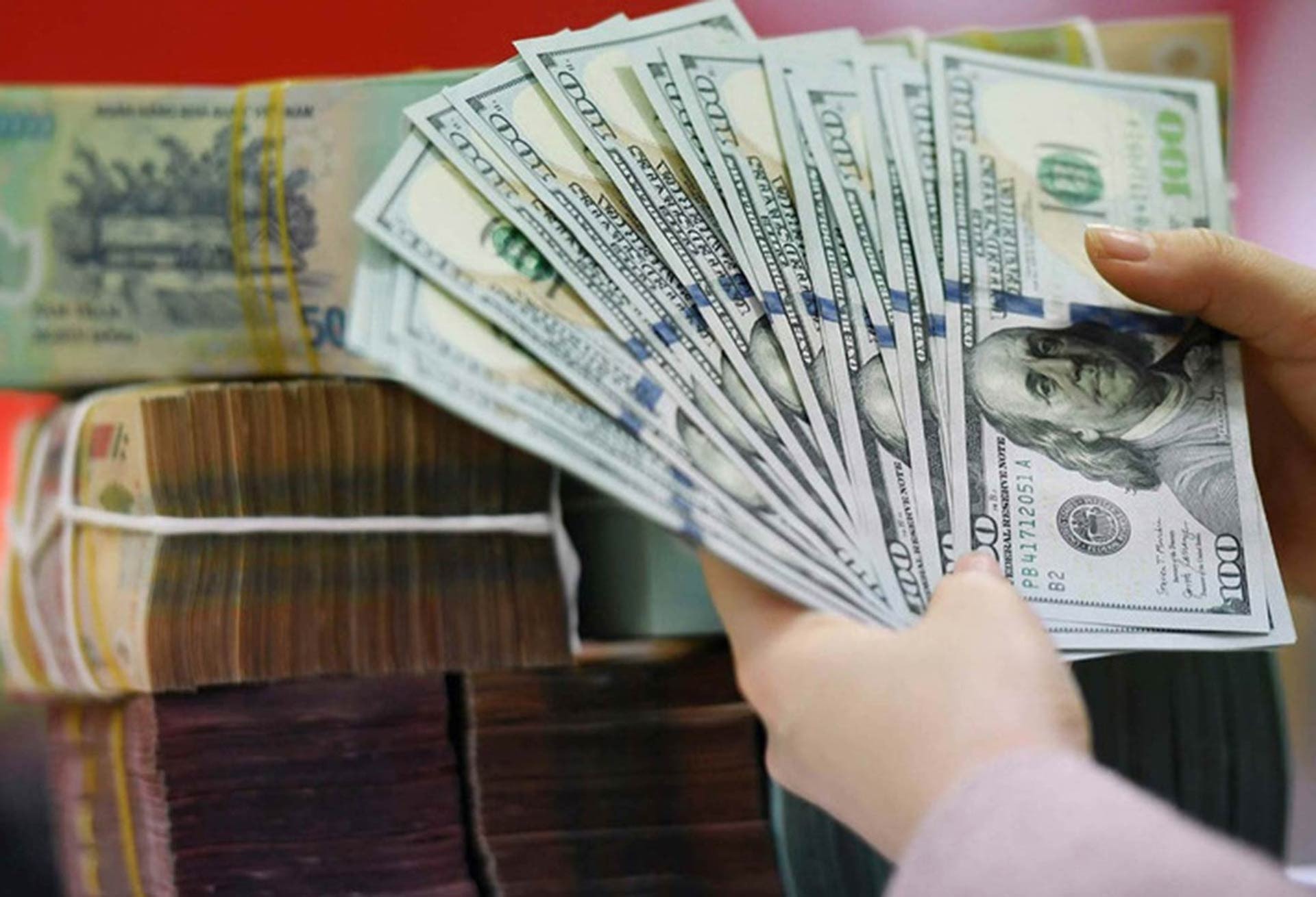 អត្រាប្តូរប្រាក់ USD ថ្ងៃនេះ ថ្ងៃទី 23/05/2025៖ ប្រាក់ដុល្លារក្នុងស្រុកធ្លាក់ចុះ 7 ដុង