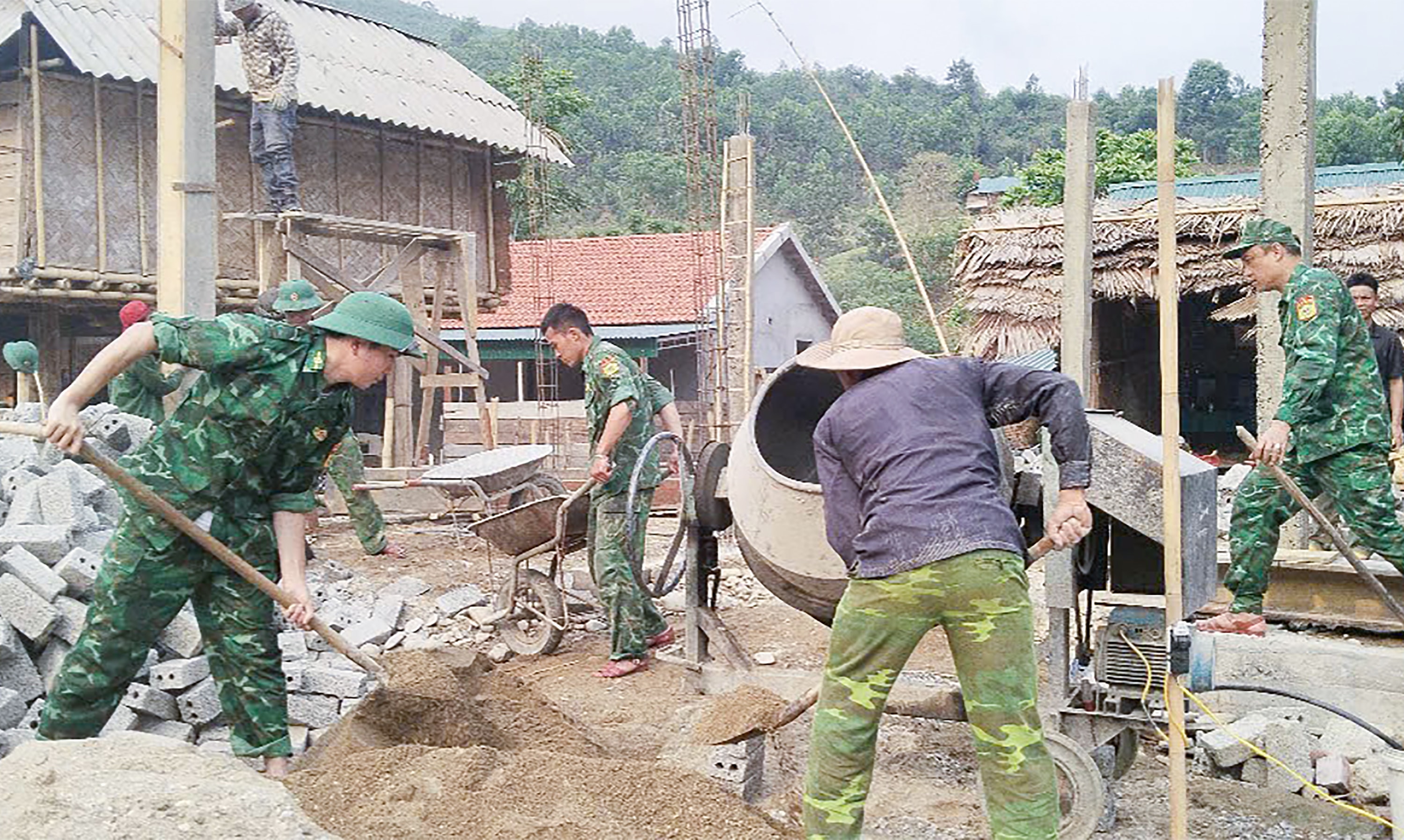 Xã Châu Khê (huyện Con Cuông) huy động các lực lượng làm nhà ở cho dân