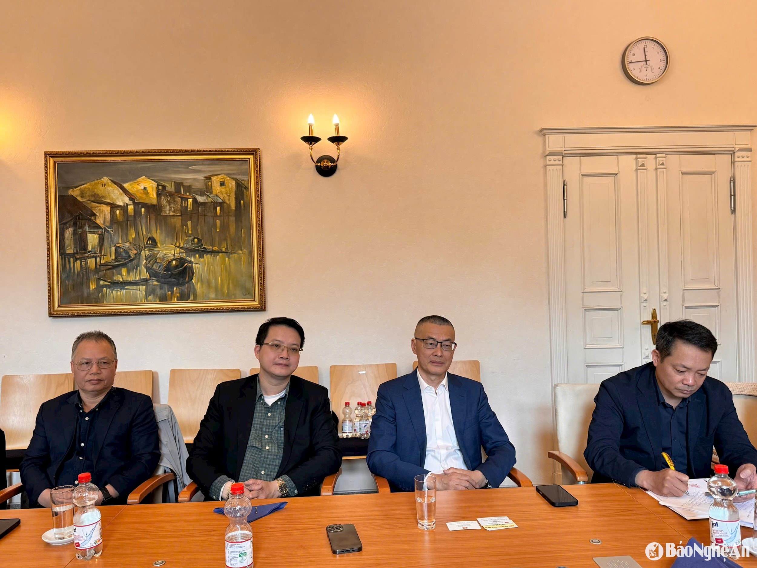 Các đại biểu đại sứ quán