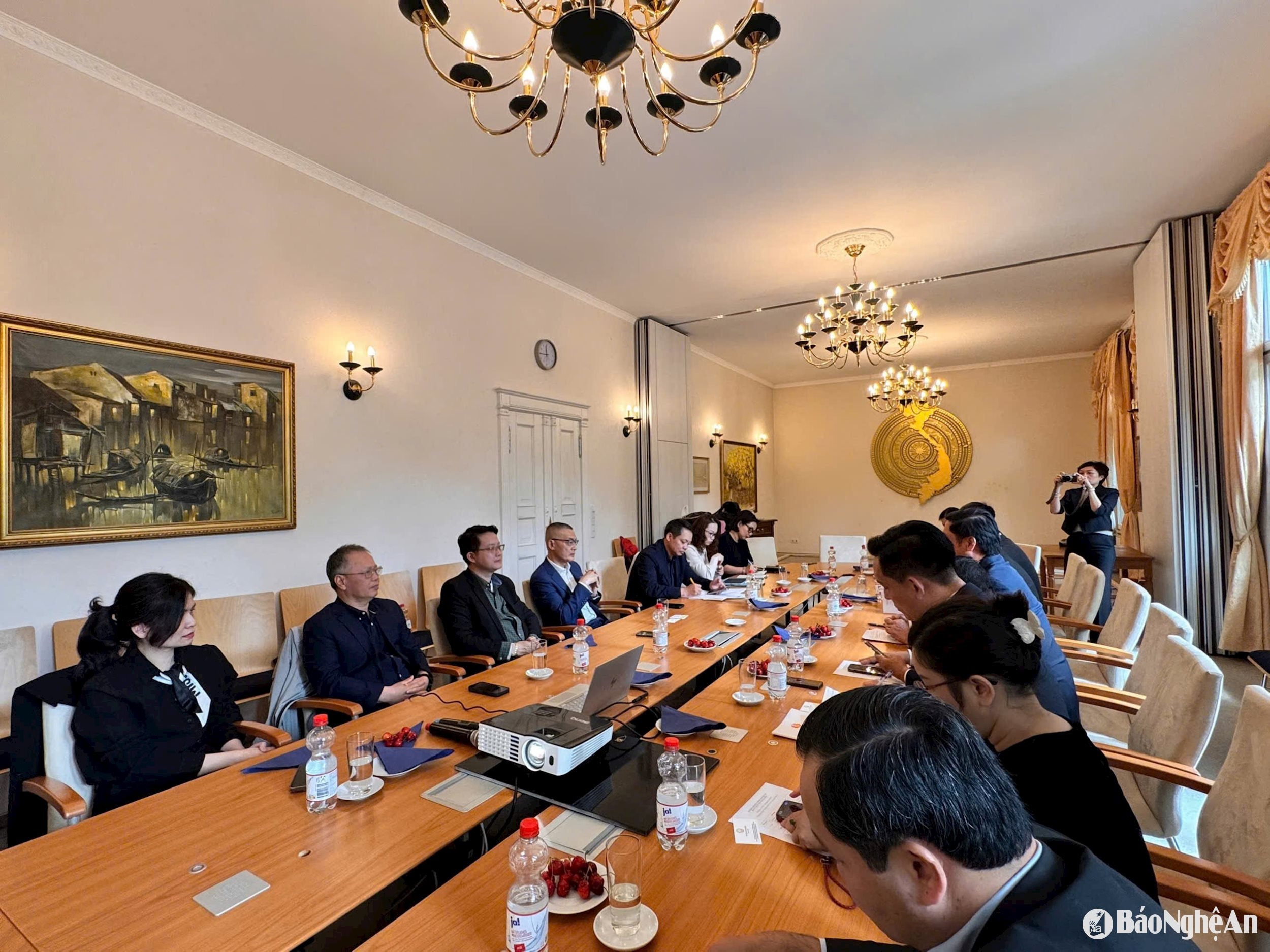Quang cảnh cuộc làm việc