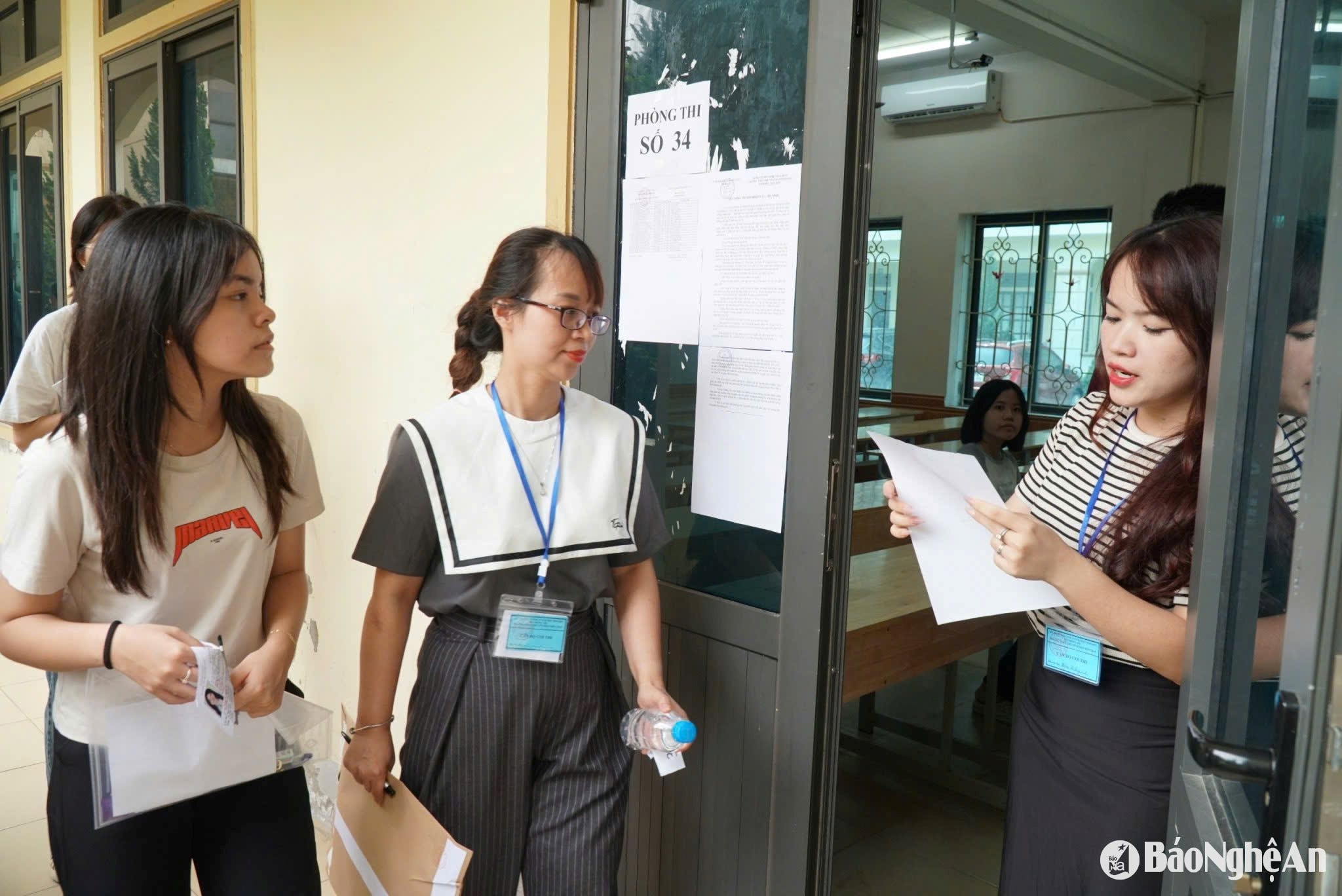 Với số lượng thí sinh đăng ký dự thi giảm, năm nay thí sinh sẽ tăng cơ hội trúng tuyển vào Trường THPT chuyên Phan Bội Châu. Ảnh - Mỹ Hà