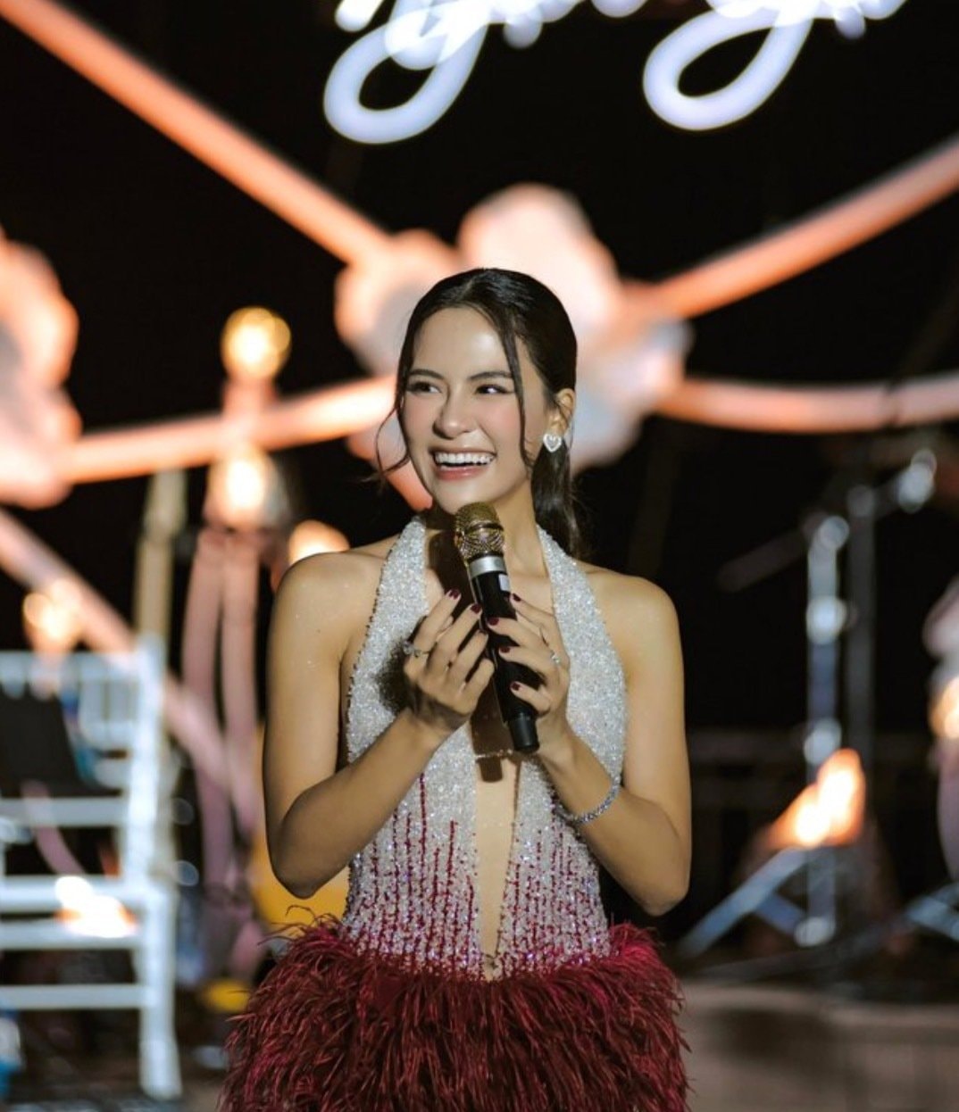 Hà Nhi hiện được gọi là