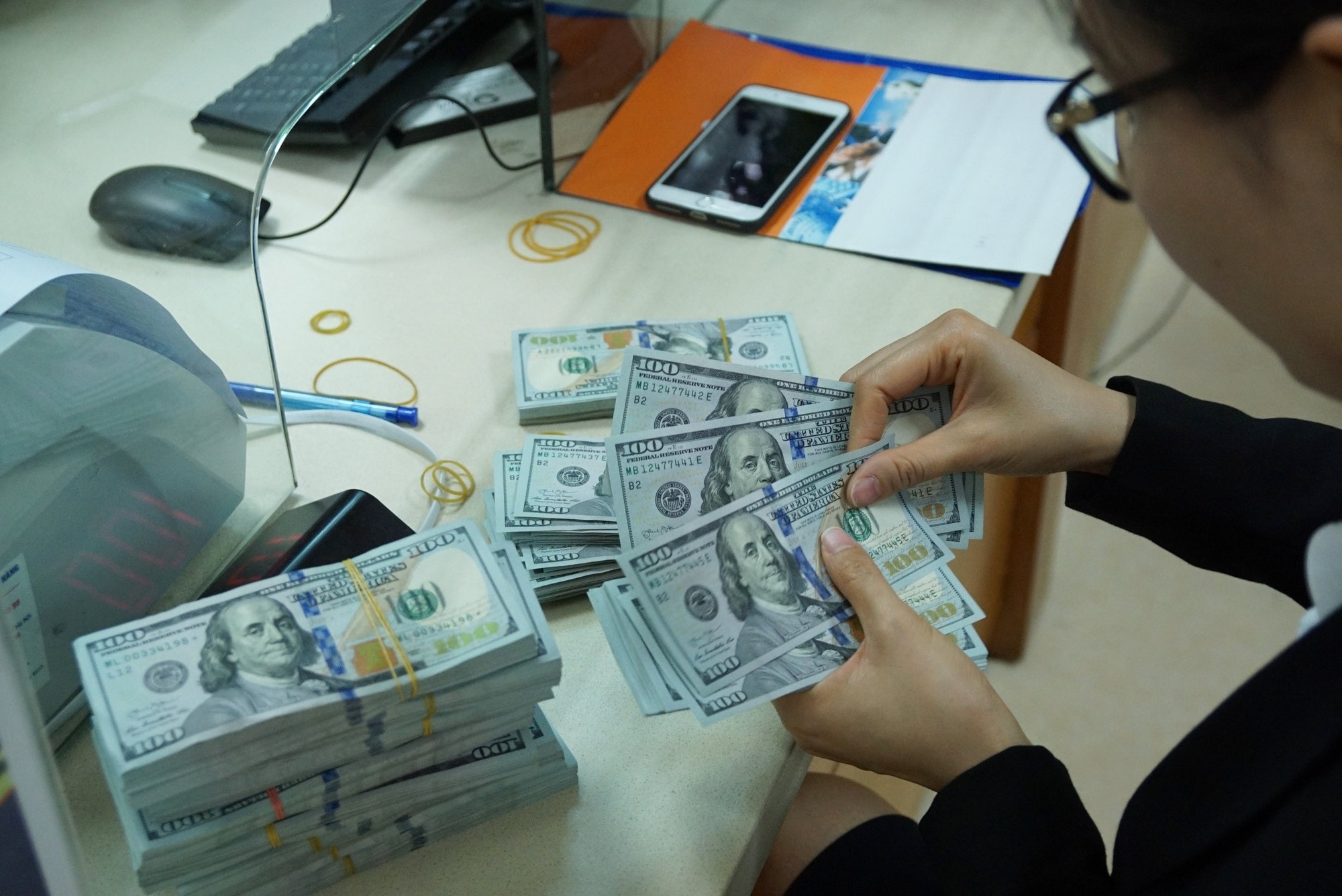 Tỷ giá USD hôm nay 24/5/2025: Trong nước tăng, thế giới giảm do ông Trump lại tạo tâm bão mới cho iPhone