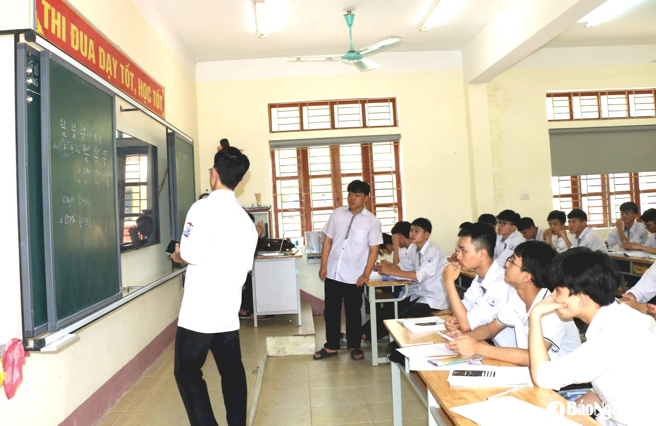 bna_buoi-on-tap-mien-phi-cua-thay-va-tro-truong-thpt-do-luong-3.-anh-my-ha.jpg