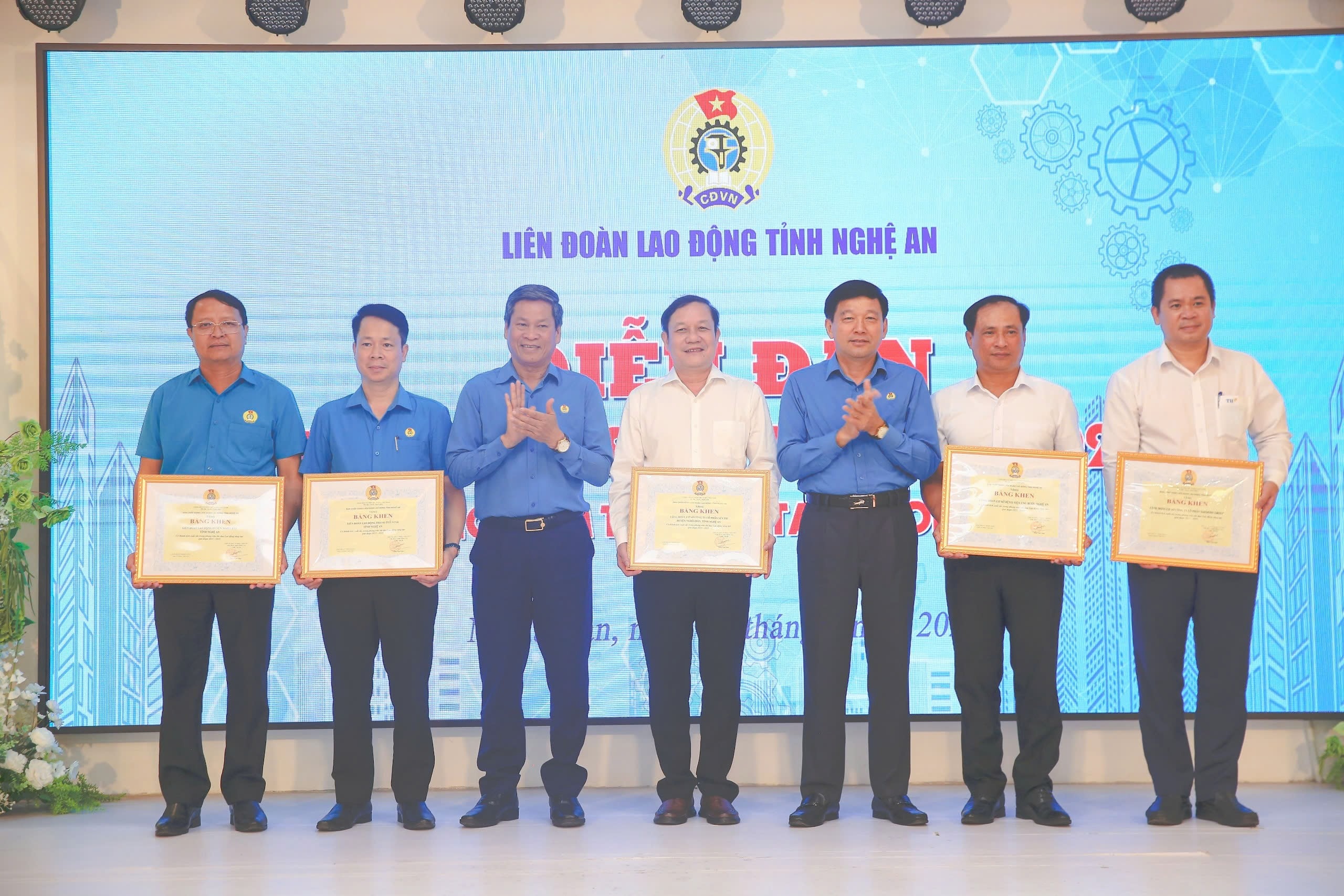 2 វេទិកាការងារច្នៃប្រឌិតនៃសហព័ន្ធការងារវៀតណាម រូបថតដោយ Diep Thanh00004