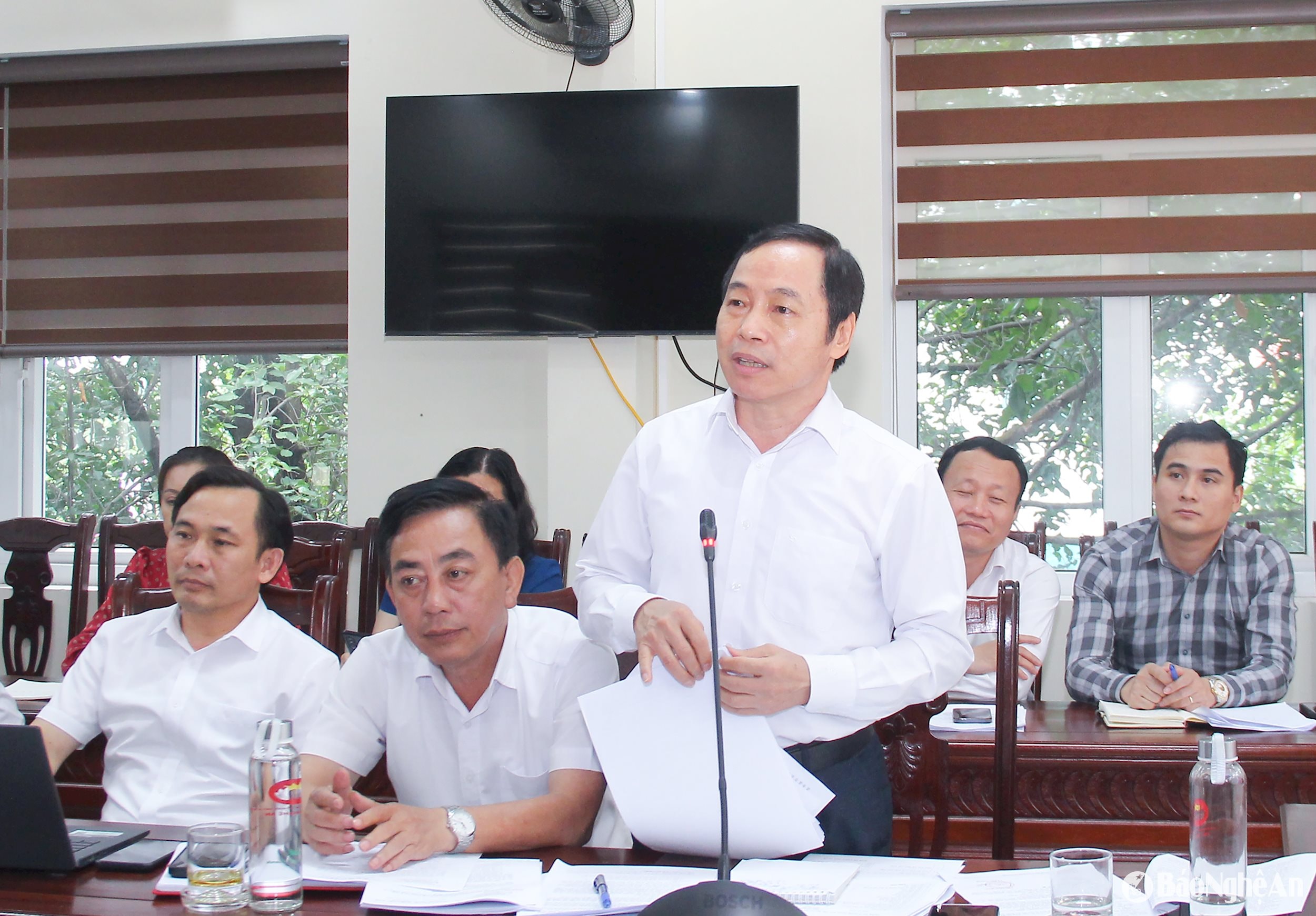  Đồng chí Lê Đình Lý - Phó Trưởng ban Tổ chức Tỉnh uỷ Nghệ An nêu một số ý kiến liên quan đến sắp xếp tổ chức bộ máy và cán bộ trong cơ qan Uỷ ban MTTQ