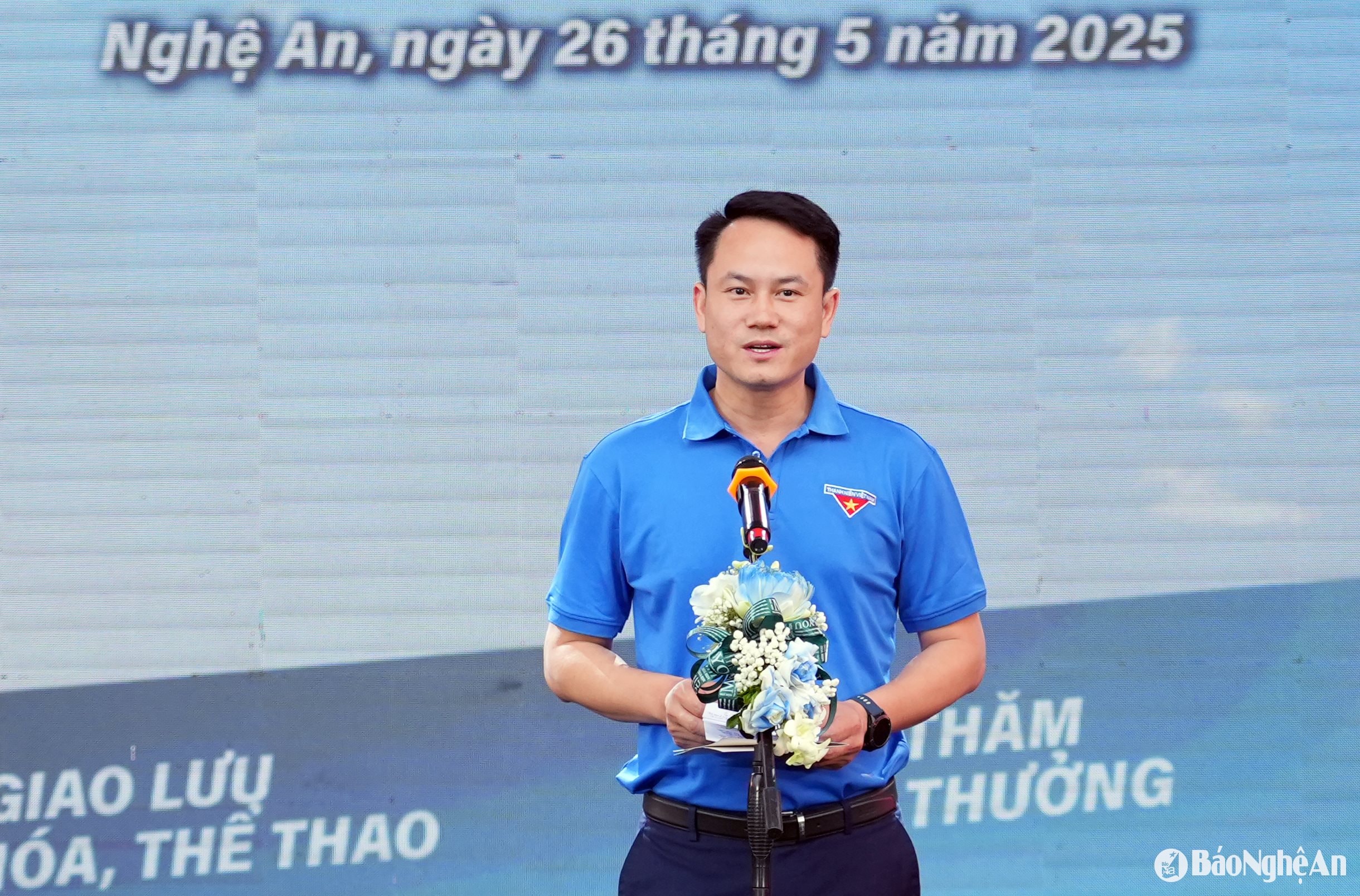 ảnh 2 người thợ trẻ giỏi