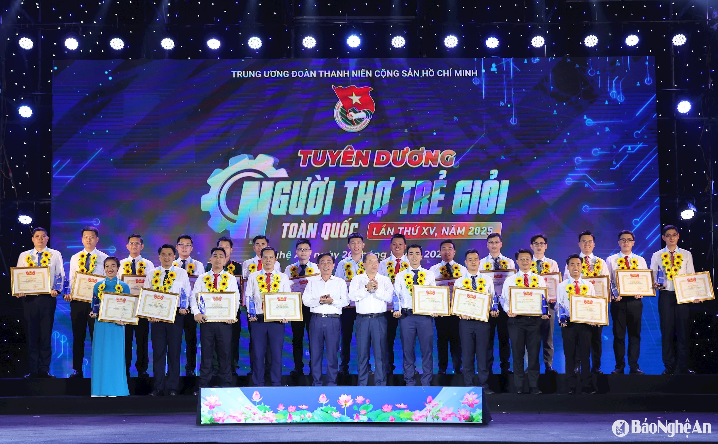 ảnh 3 người thợ trẻ giỏi tuyên dương