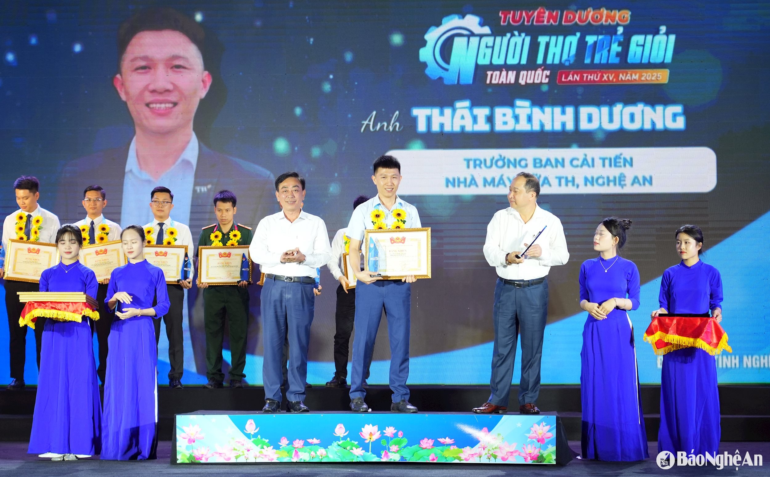ảnh 4 người thợ trẻ giỏi tuyên dương