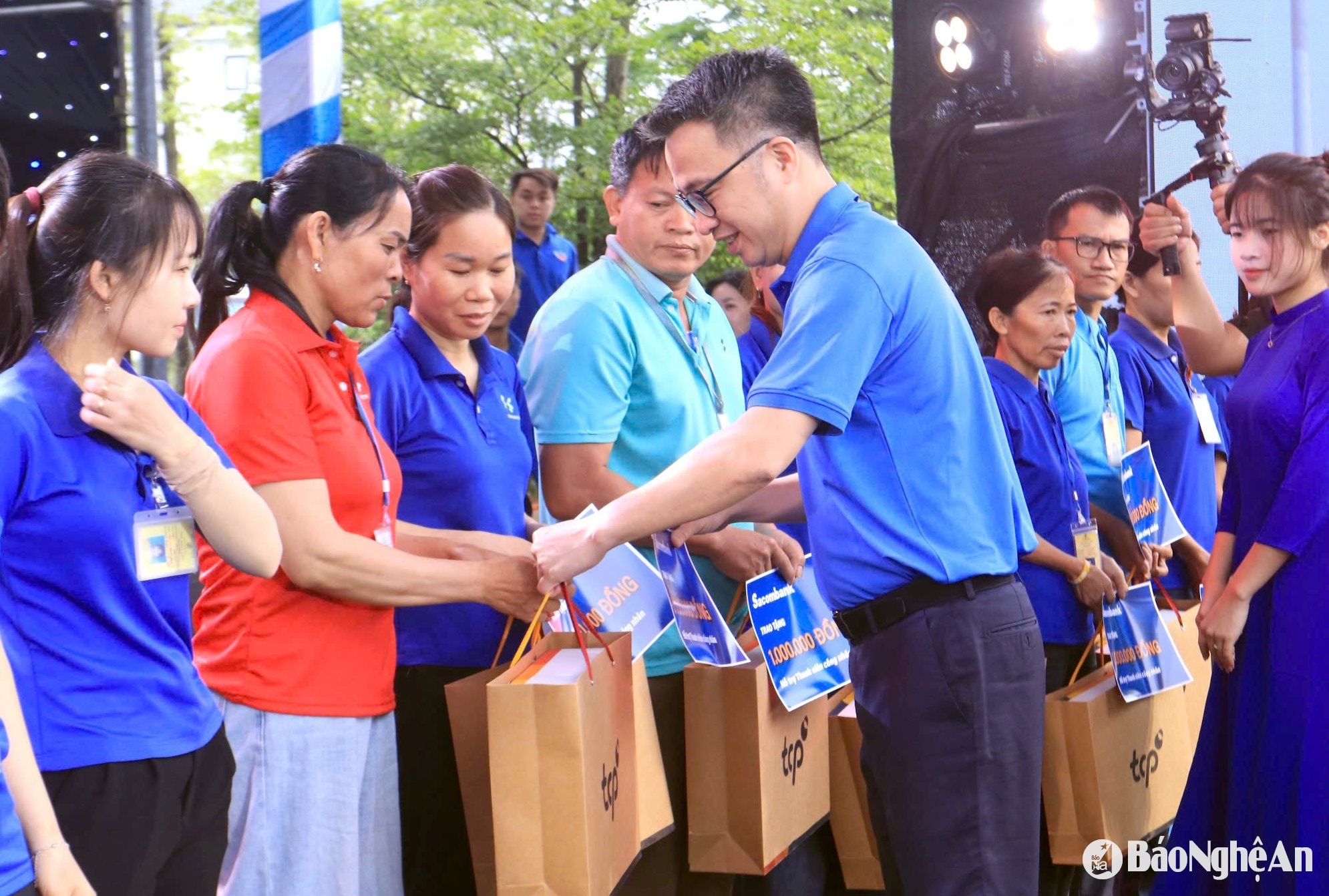 ảnh 5 người thợ trẻ giỏi