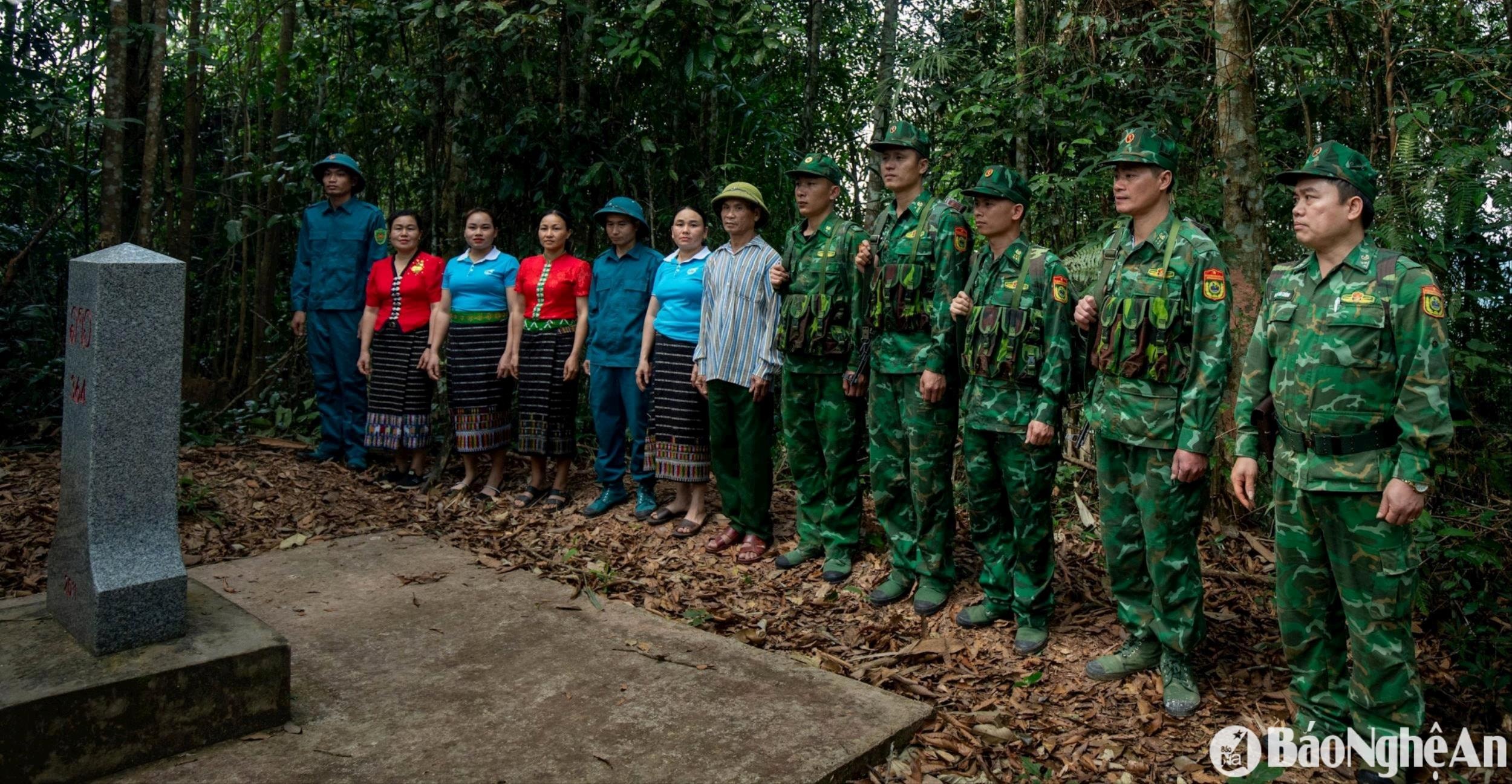 uploaded-khanhlybna-2024_02_29-_dan-quan-tu-ve-va-nguoi-dan-xa-thong-thu-tuan-tra-duong-bien-cot-moc-cung-don-bien-phong-thong-thuanh-nguyen-dao-670-2341-1-.jpg