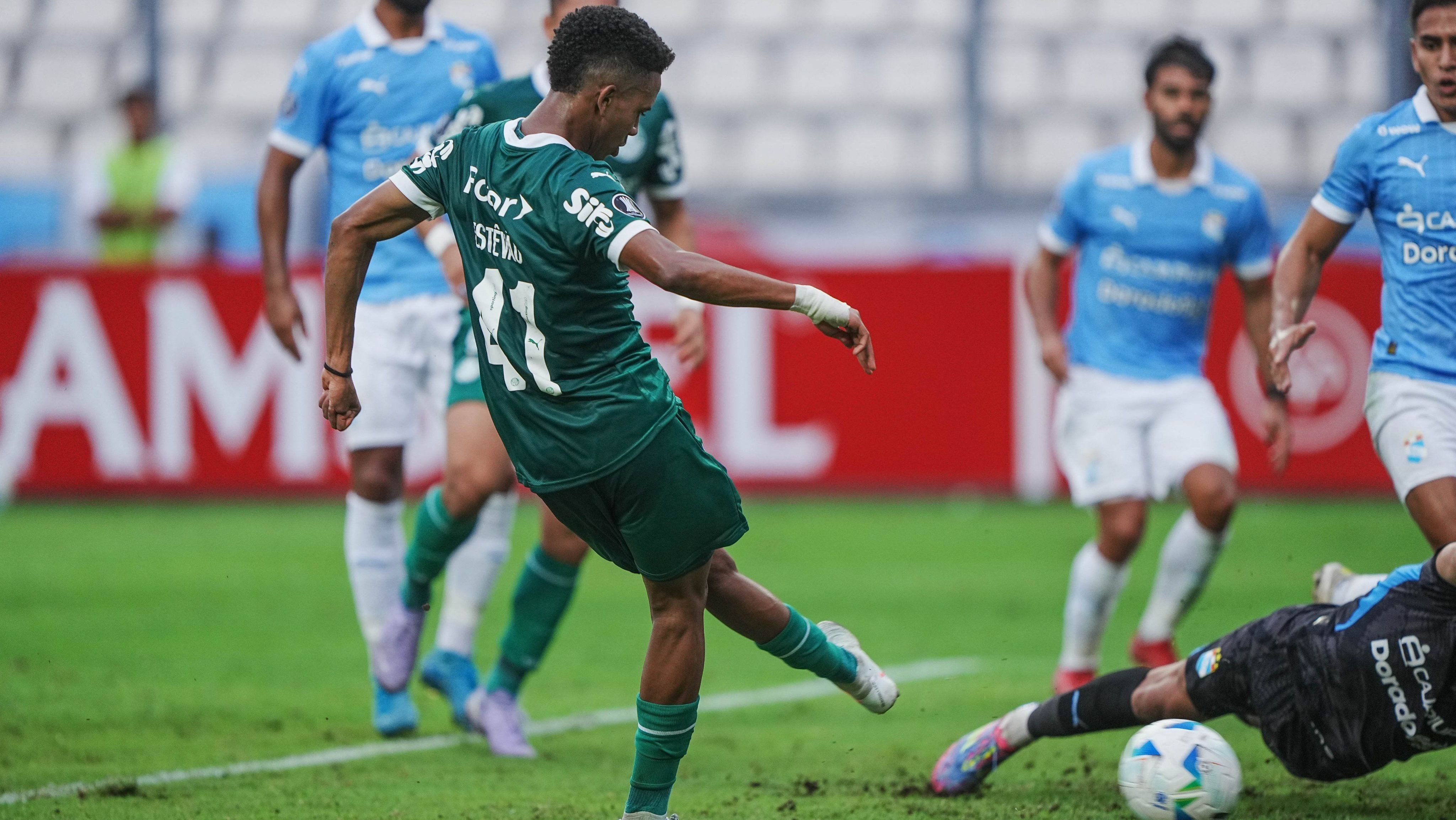 Palmeiras marca nos acréscimos e vence Sporting Cristal pela Libertadores | CNN Brasil