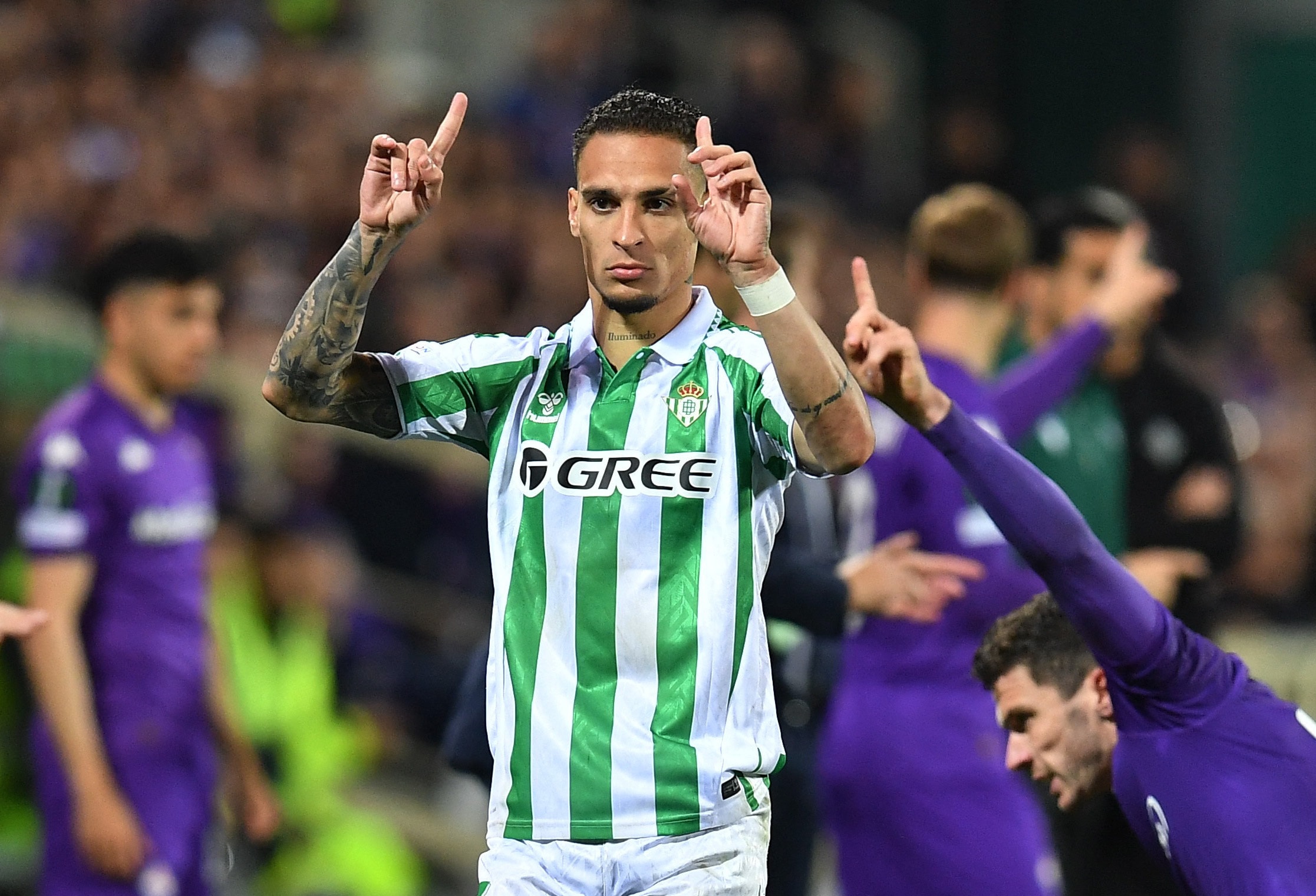 Xác định cặp chung kết Conference League: Chelsea vs Real Betis