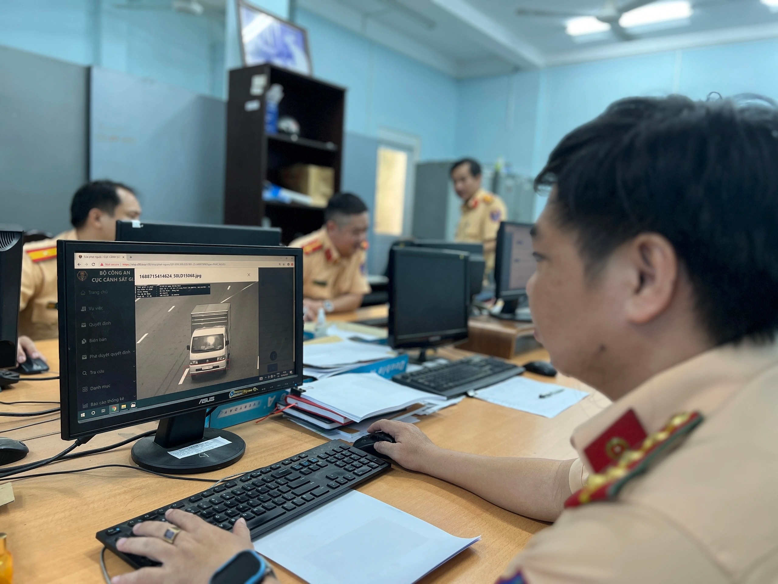 Không vi phạm vẫn 'dính' phạt nguội, làm gì để tránh mất tiền oan? - Ảnh 1. Không vi phạm vẫn 'dính' phạt nguội, làm gì để tránh mất tiền oan? - Ảnh 1.