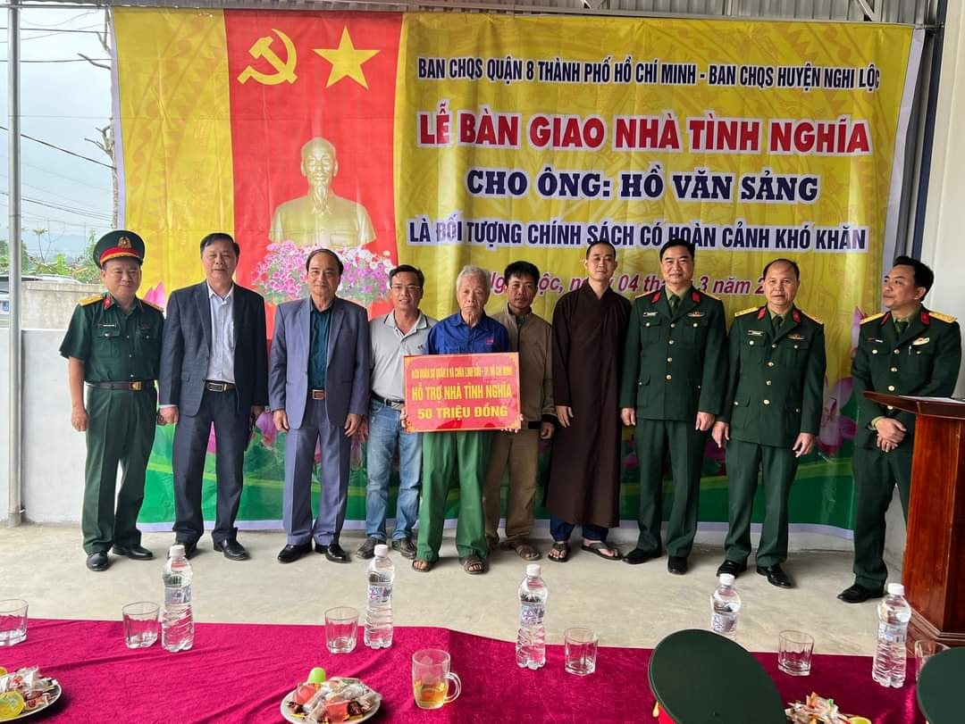 trao tien ho trọ nha cho ho ngheo o nghi hung638445507310971624