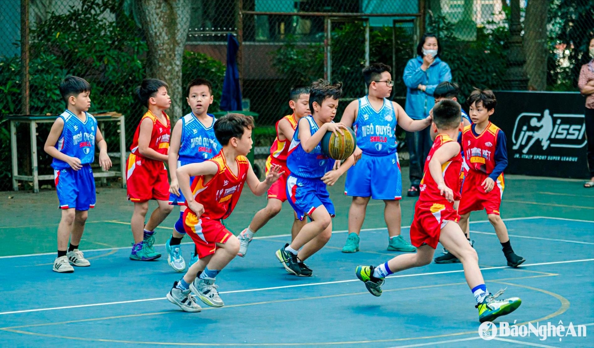 bna_hoc-sinh-tham-gia-cac-lop-hoc-bong-ro(1).jpg