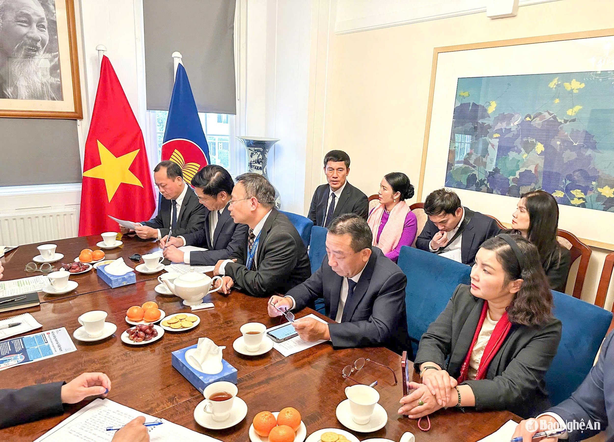 Các đại biểu đoàn Nghệ An tại cuộc làm việc