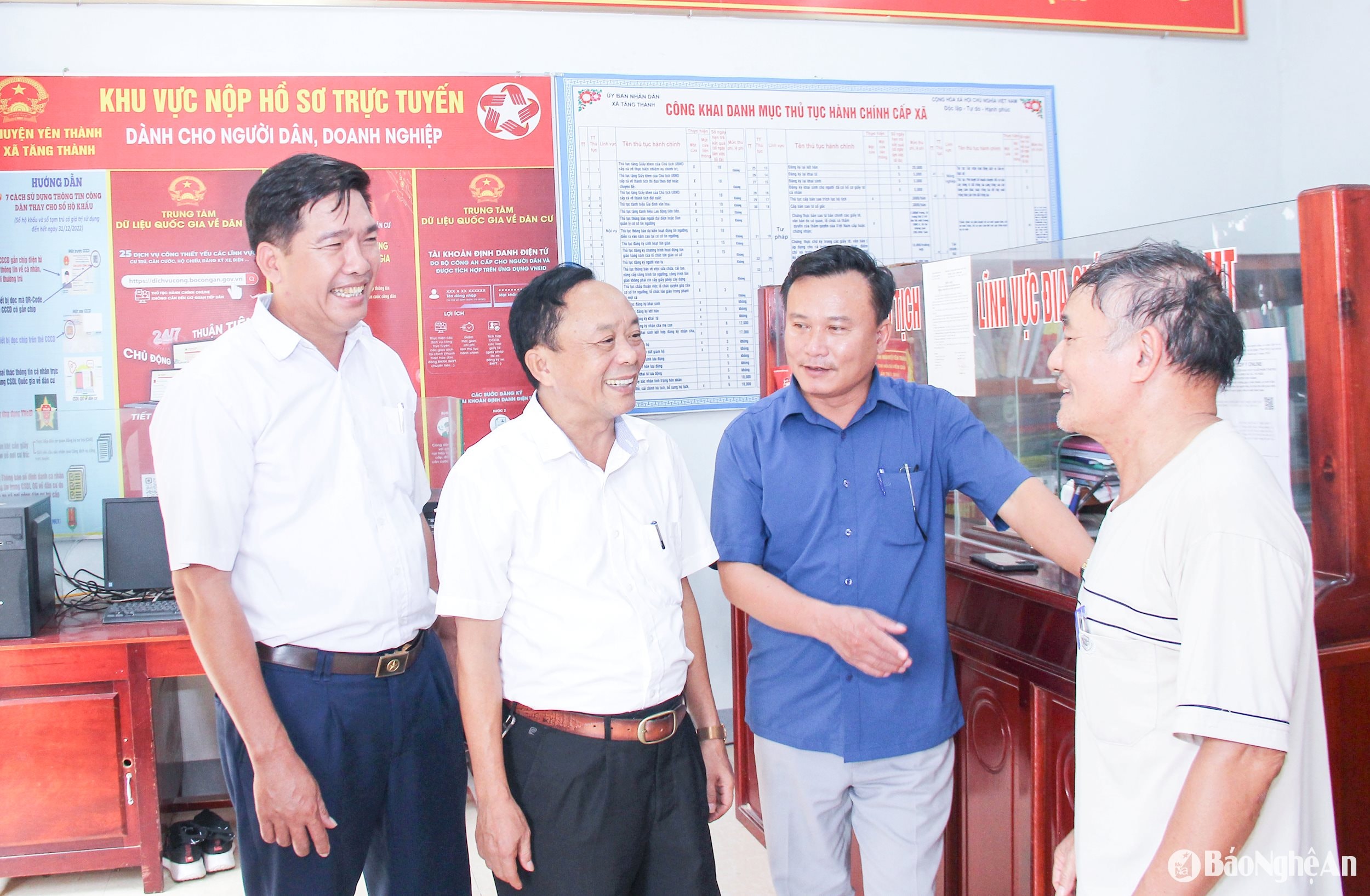 bna_-can-bo-huyen-uy-yen-thanh-va-xa-tang-thanh-tim-hieu-ve-su-hai-long-cua-nguoi-dan-trong-thuc-hien-thu-tuc-hanh-chinh.jpg