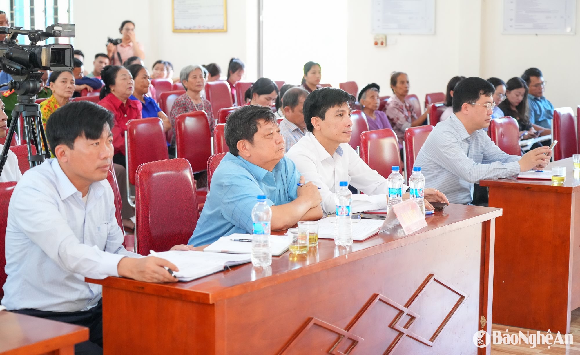 Tiếp xúc cử tri Anh Sơn