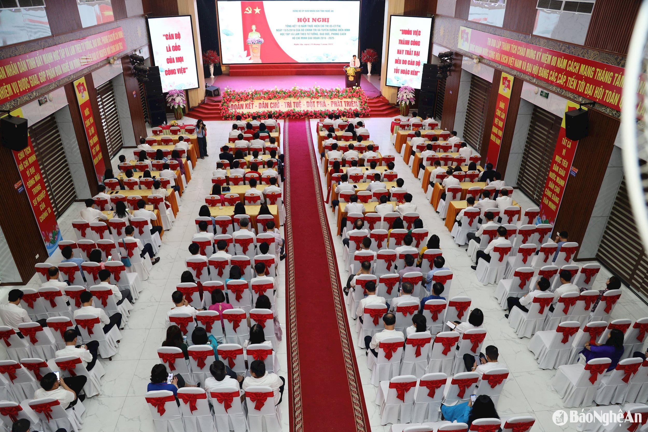 Toàn cảnh hội nghị Ảnh Thanh Lê